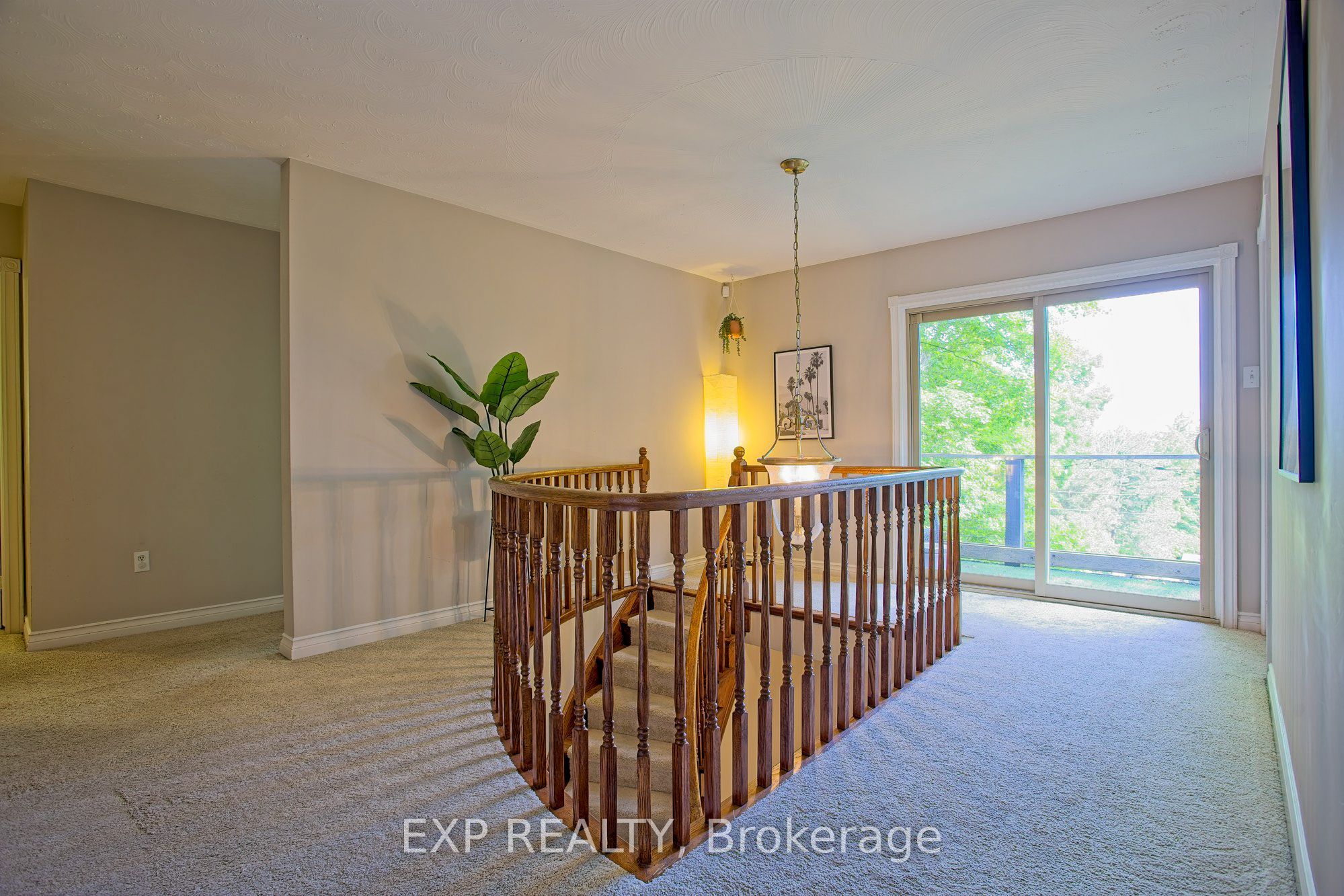 259 Main Street W Property Photo 17