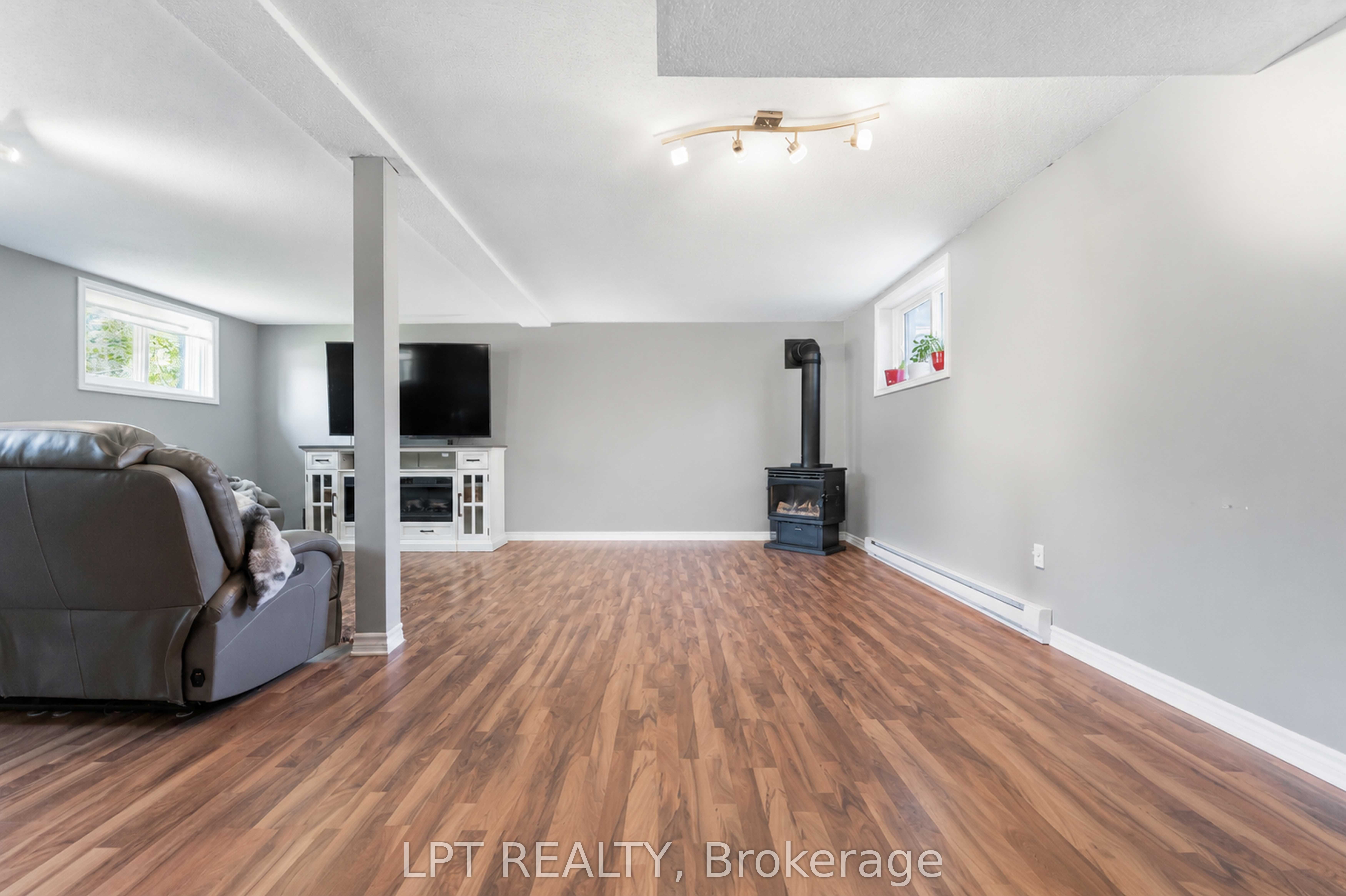 34 Fringewood Drive Property Photo 21