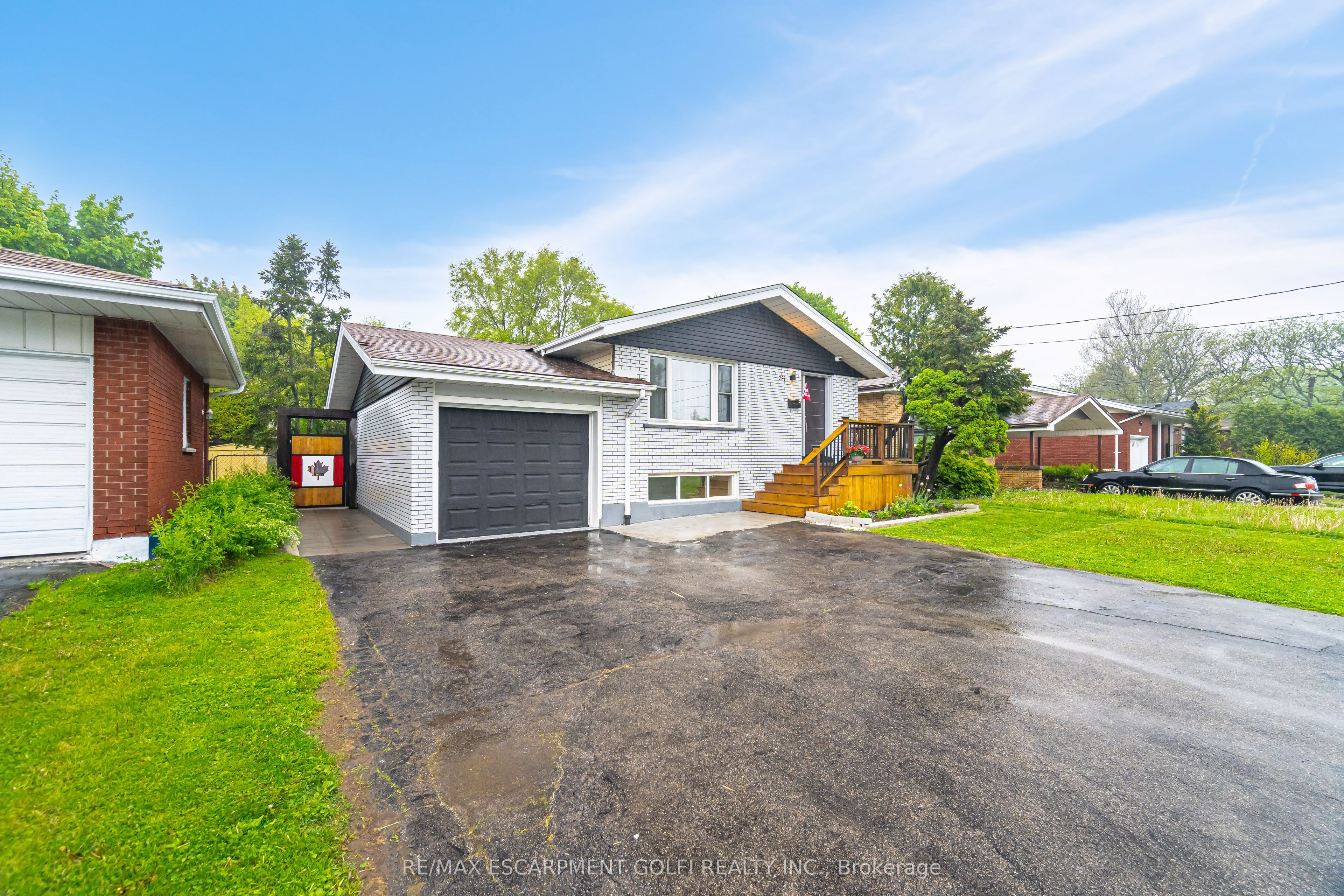297 Mohawk Road W Property Photo 2