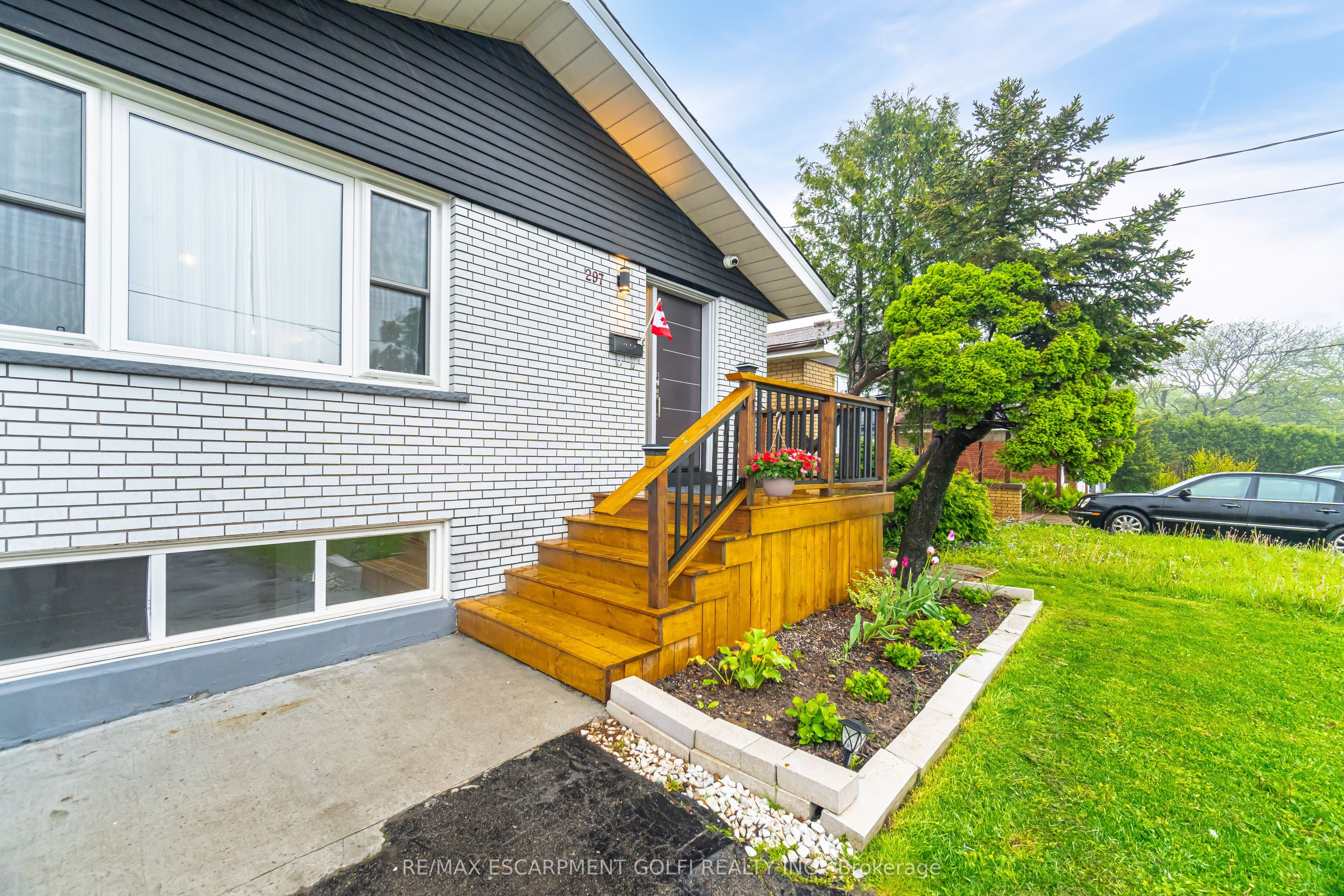 297 Mohawk Road W Property Photo 3
