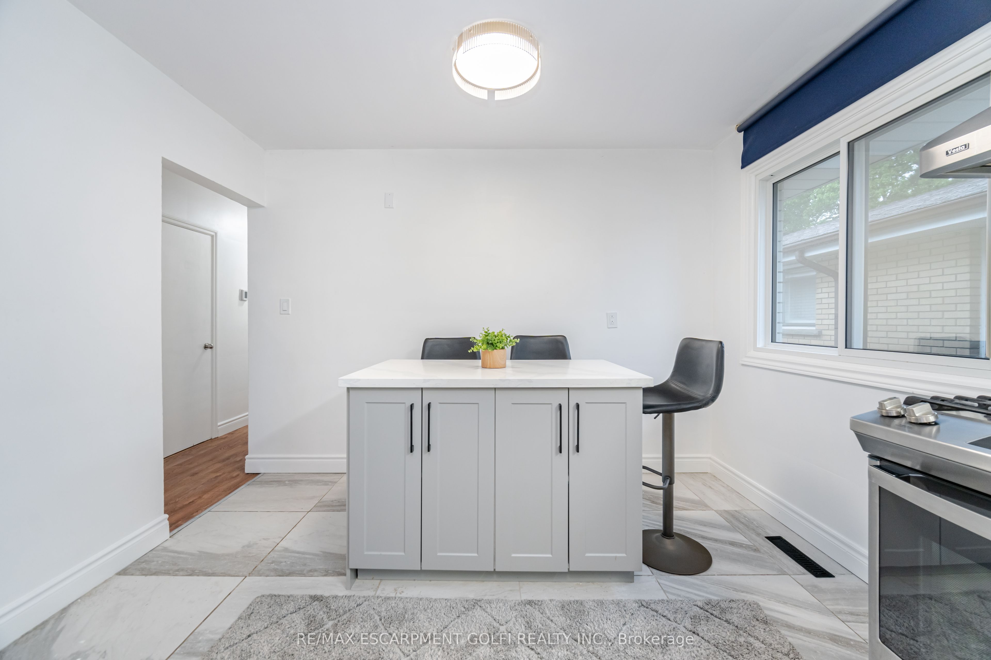 297 Mohawk Road W Property Photo 9