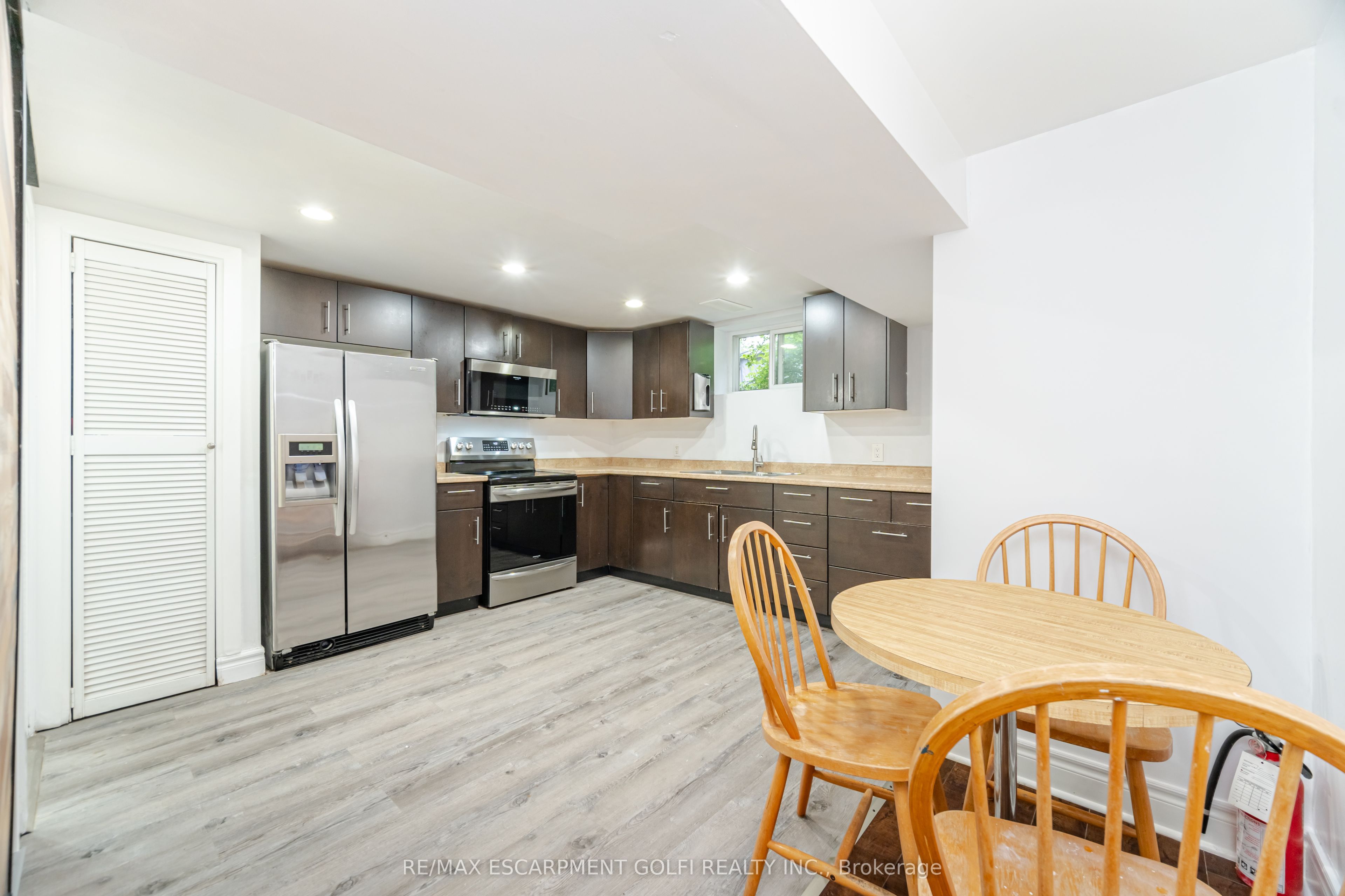 297 Mohawk Road W Property Photo 27