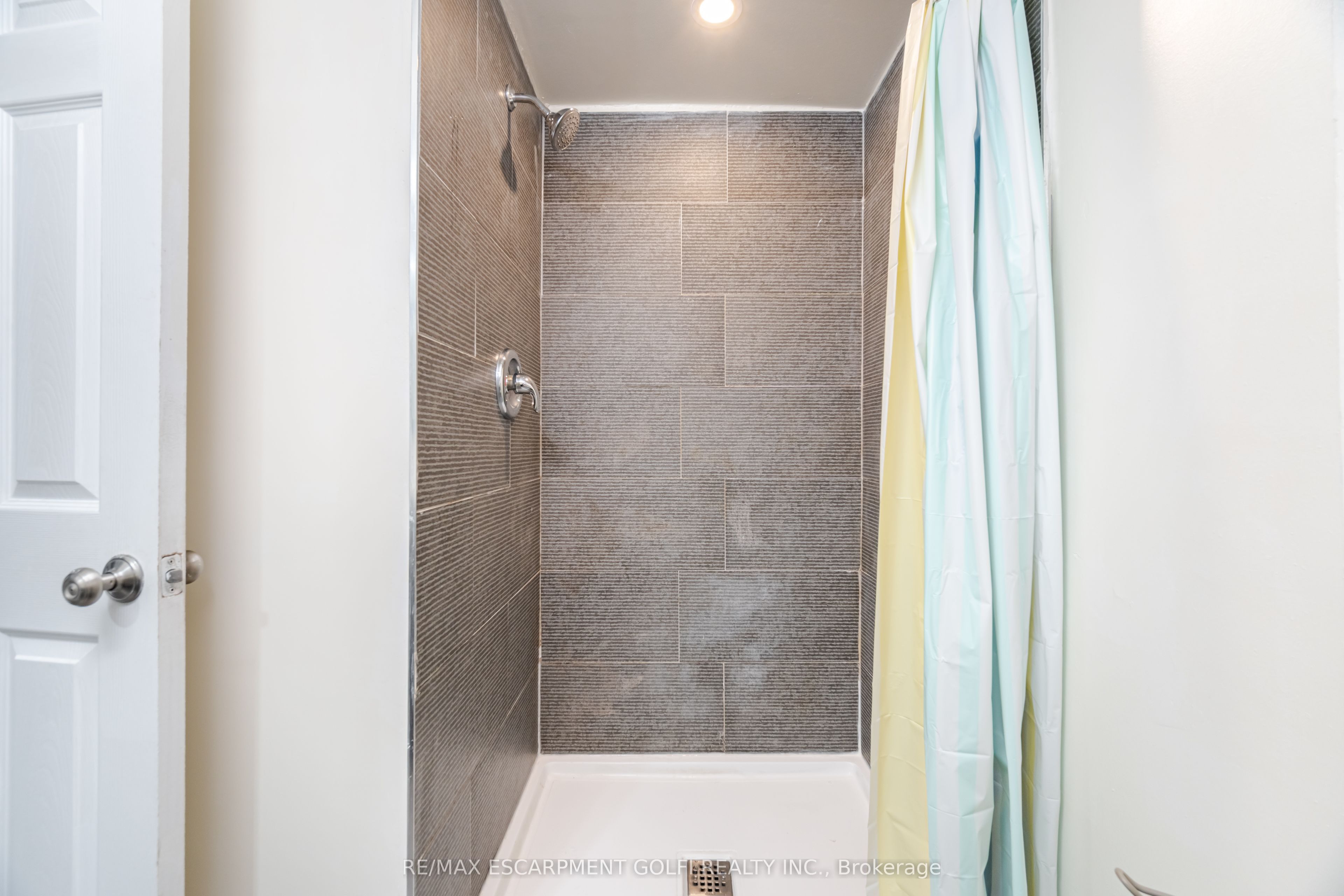 297 Mohawk Road W Property Photo 32