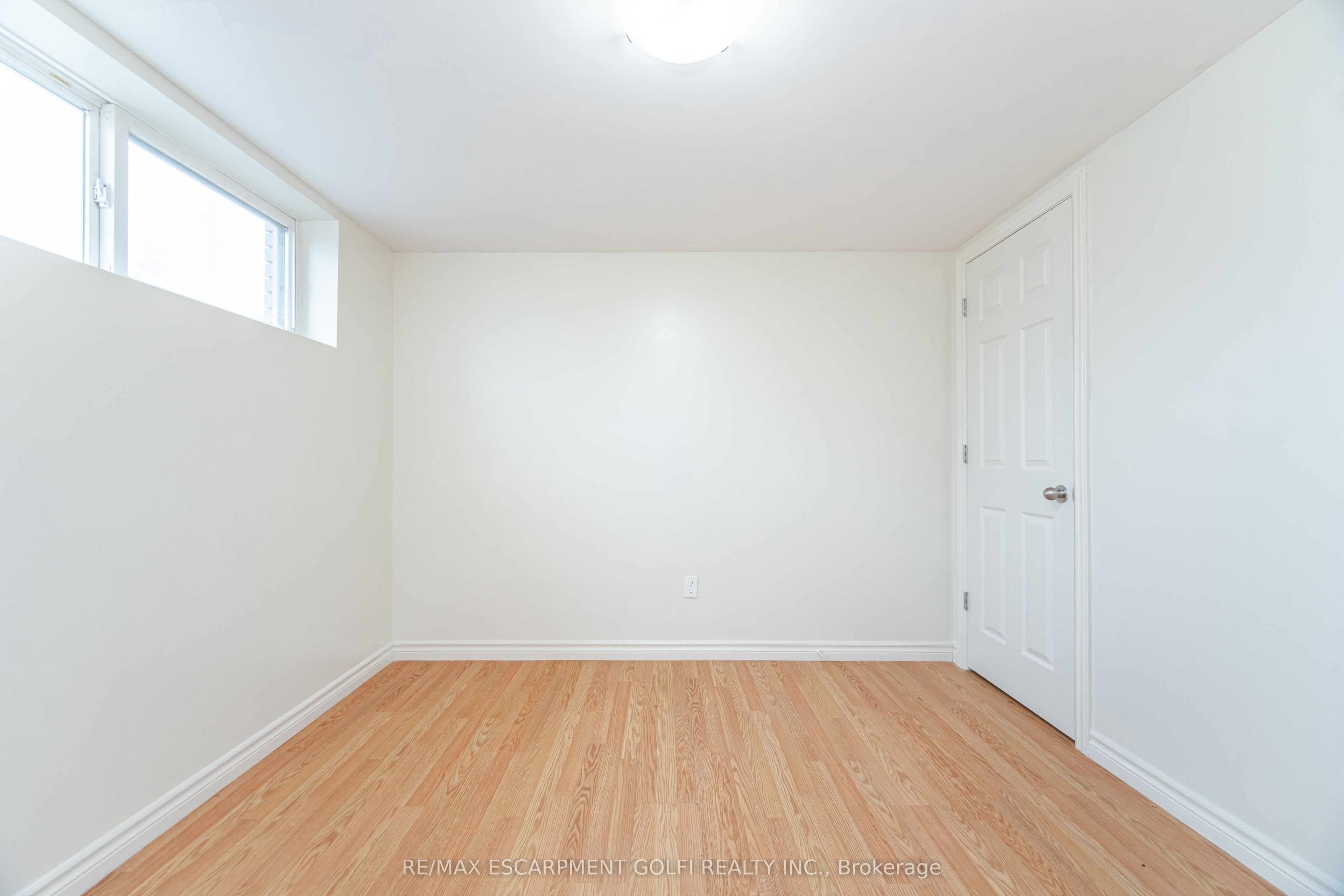 297 Mohawk Road W Property Photo 33