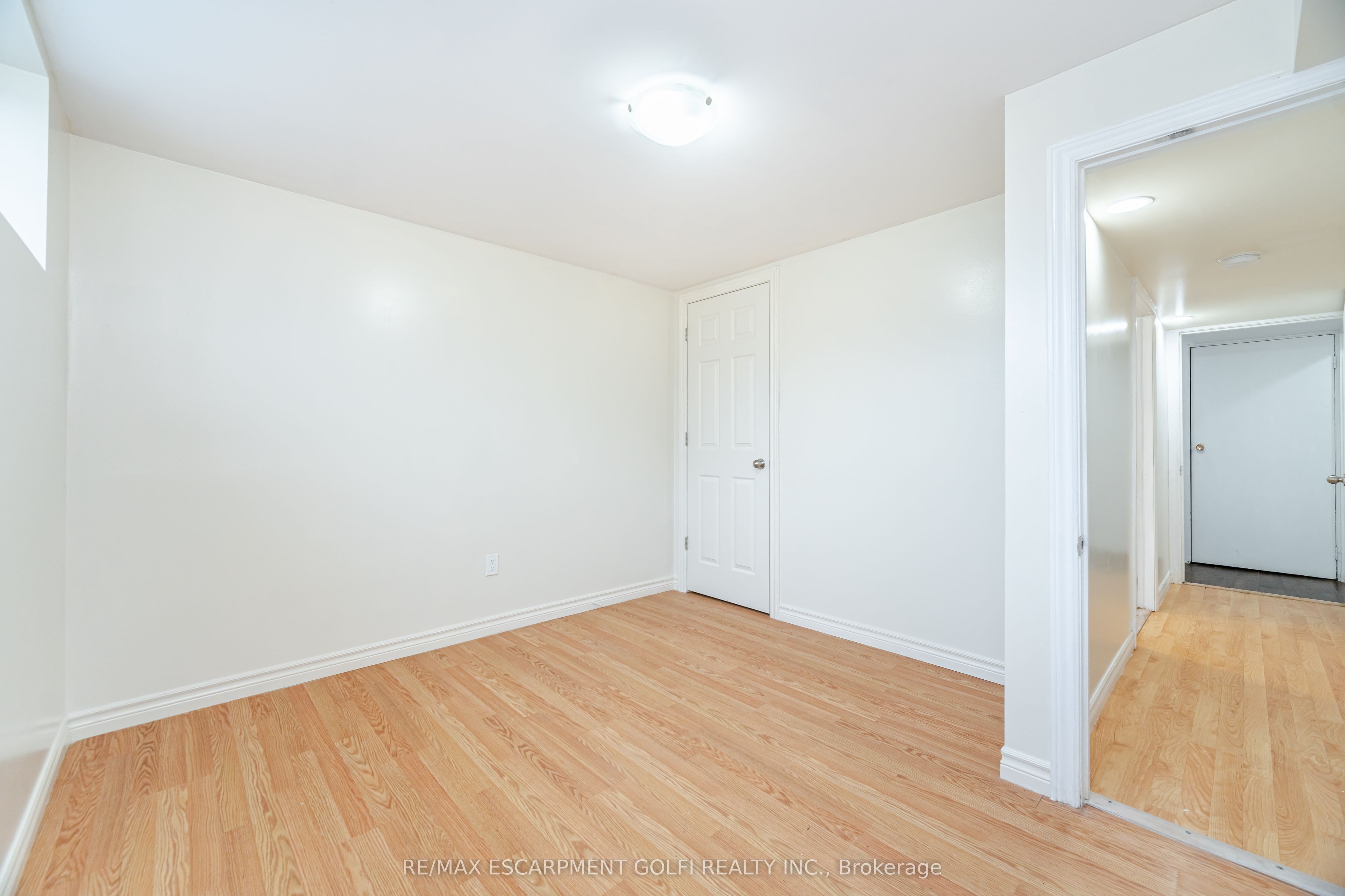 297 Mohawk Road W Property Photo 34