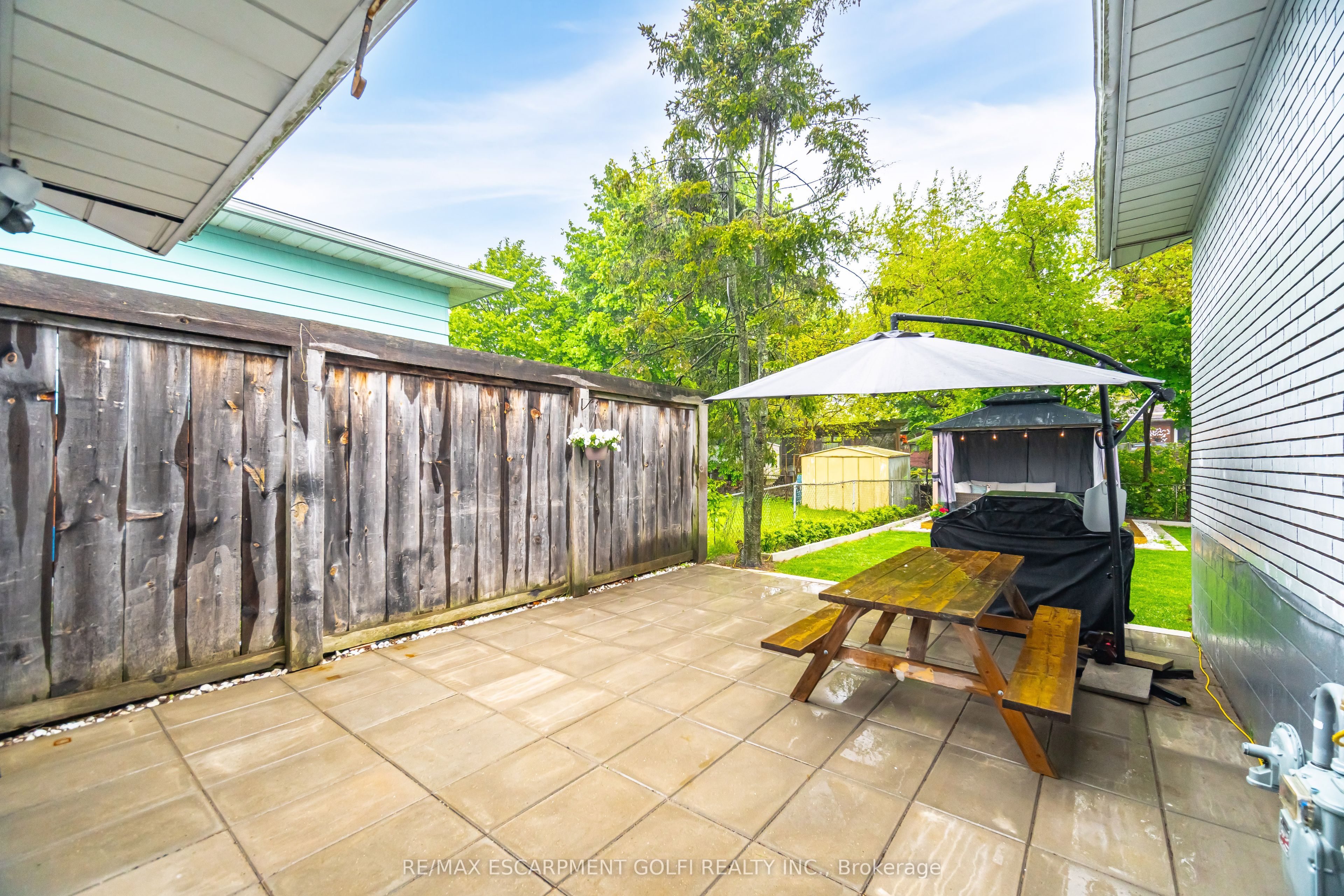 297 Mohawk Road W Property Photo 37