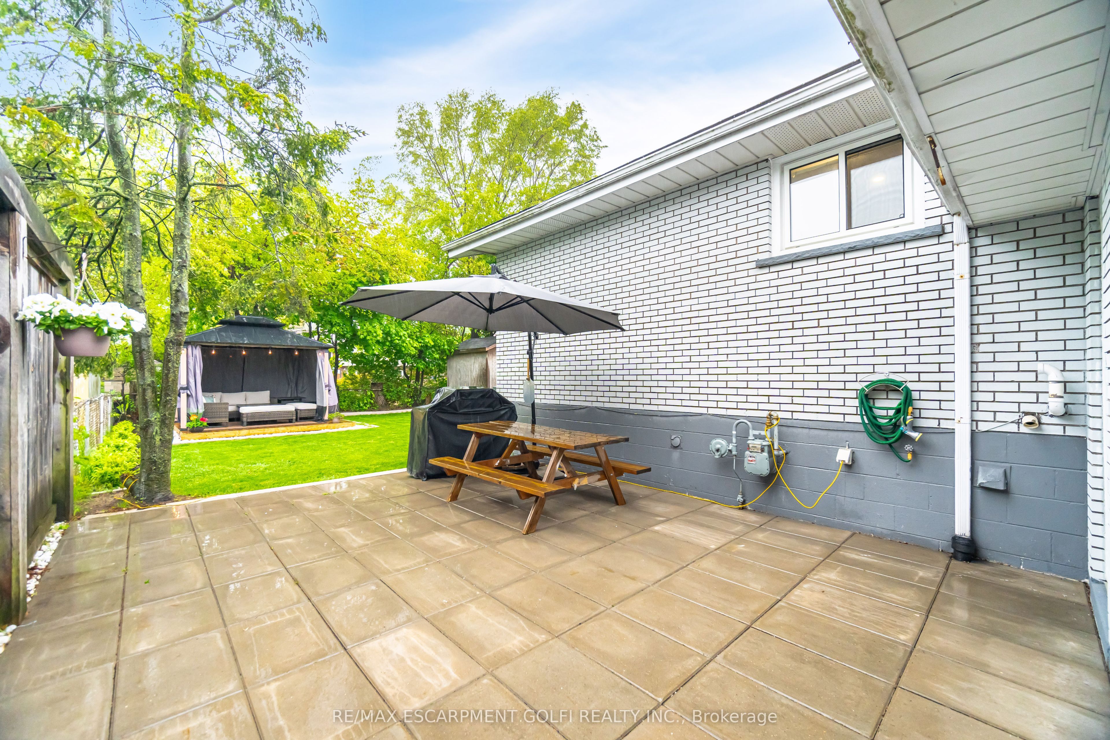 297 Mohawk Road W Property Photo 38