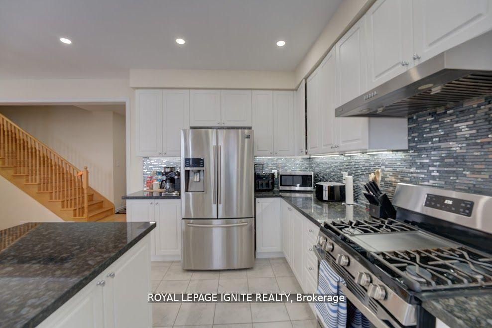 41 Northhill Avenue E Property Photo 4