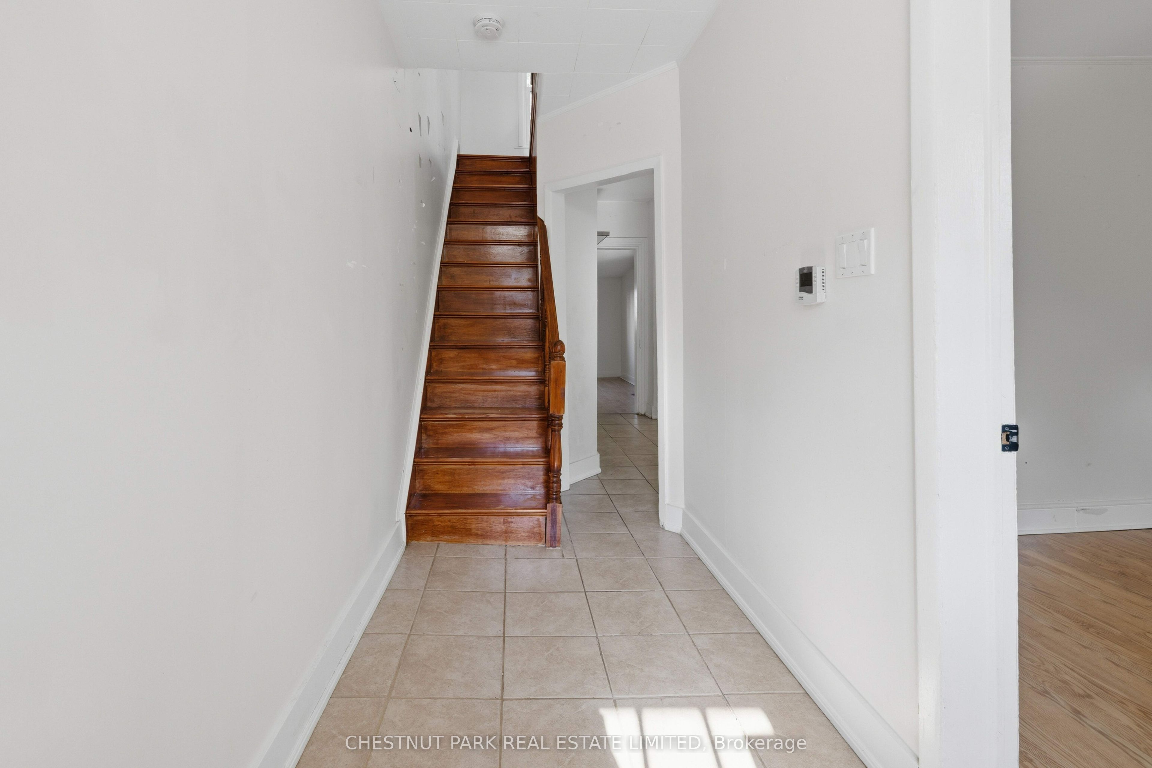 451 Albert Street Property Photo 4