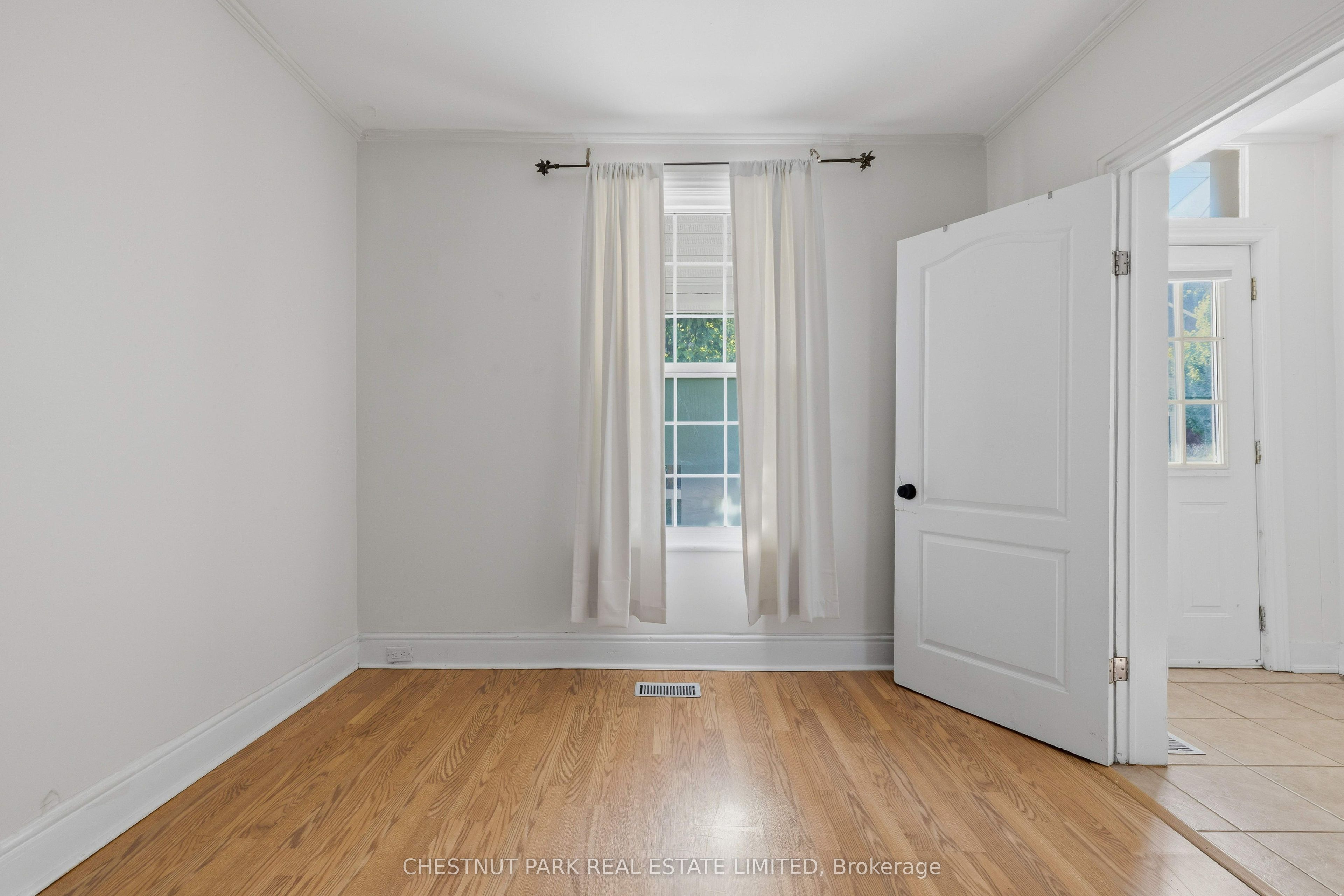 451 Albert Street Property Photo 5
