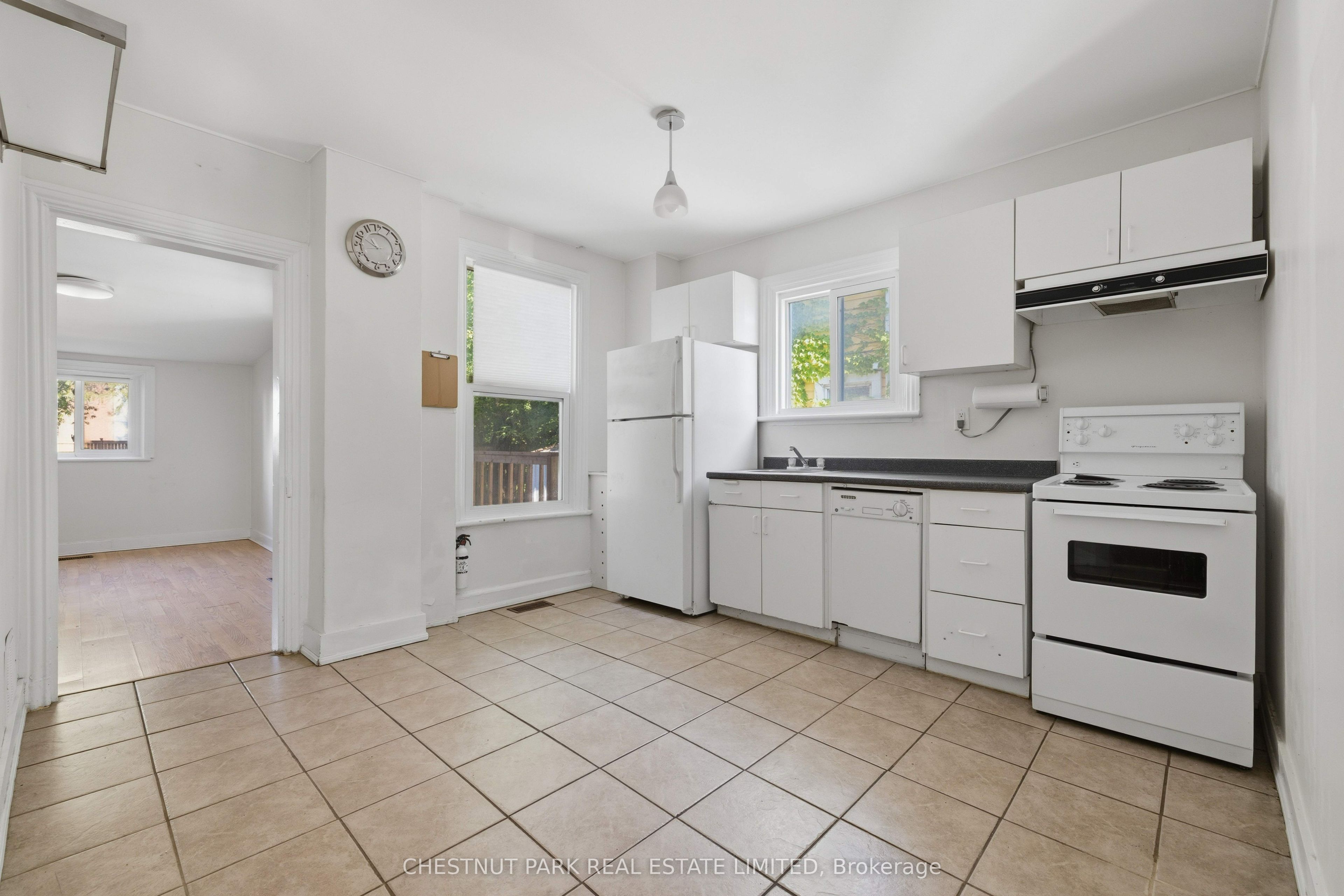 451 Albert Street Property Photo 7