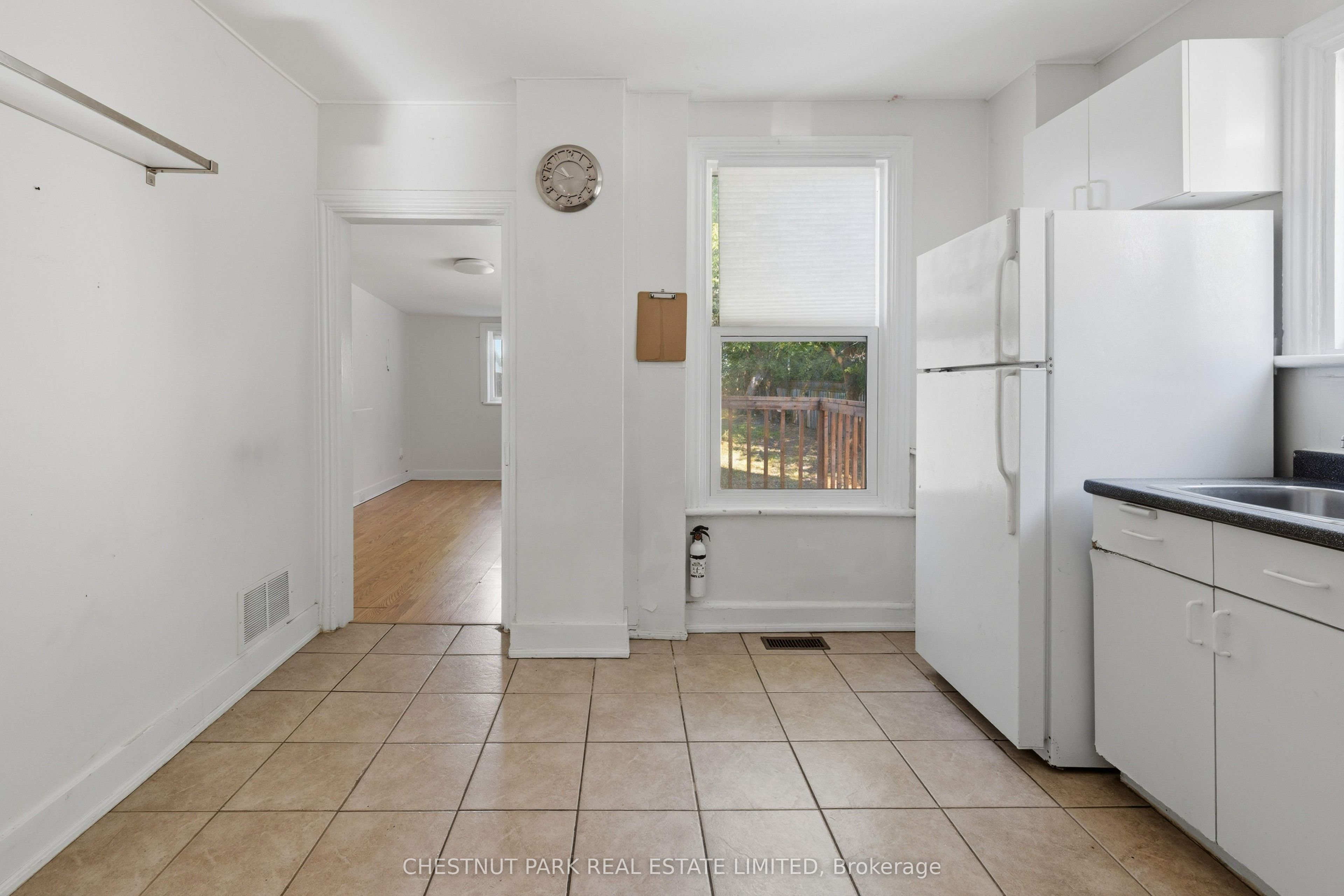 451 Albert Street Property Photo 12