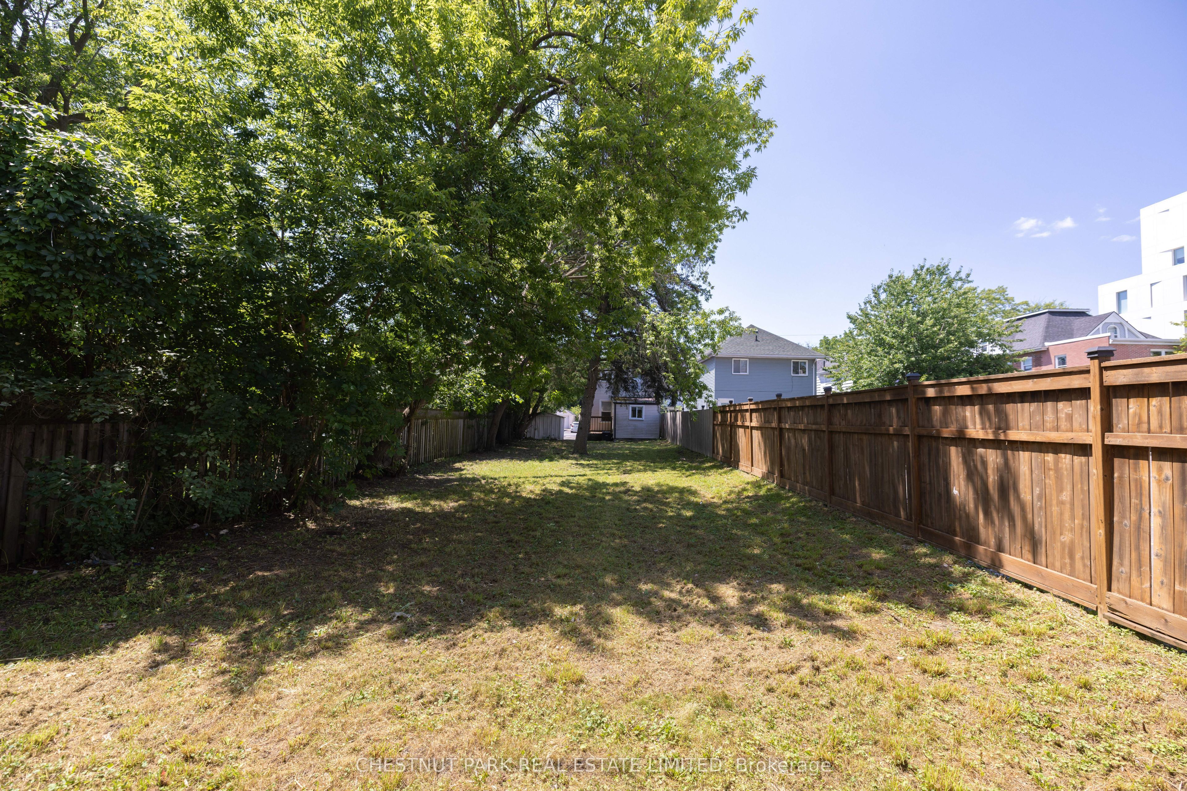451 Albert Street Property Photo 27