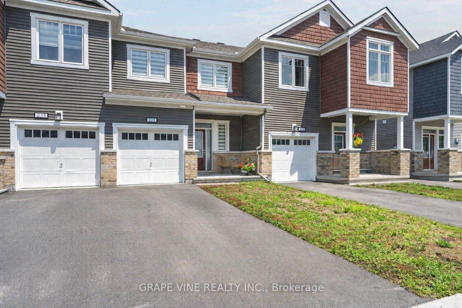 225 Billrian Crescent Property Photo 1