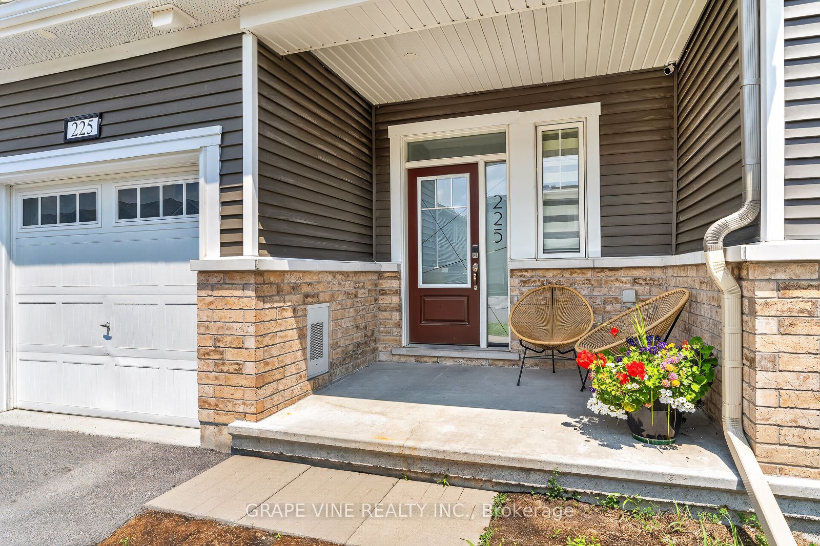 225 Billrian Crescent Property Photo 2