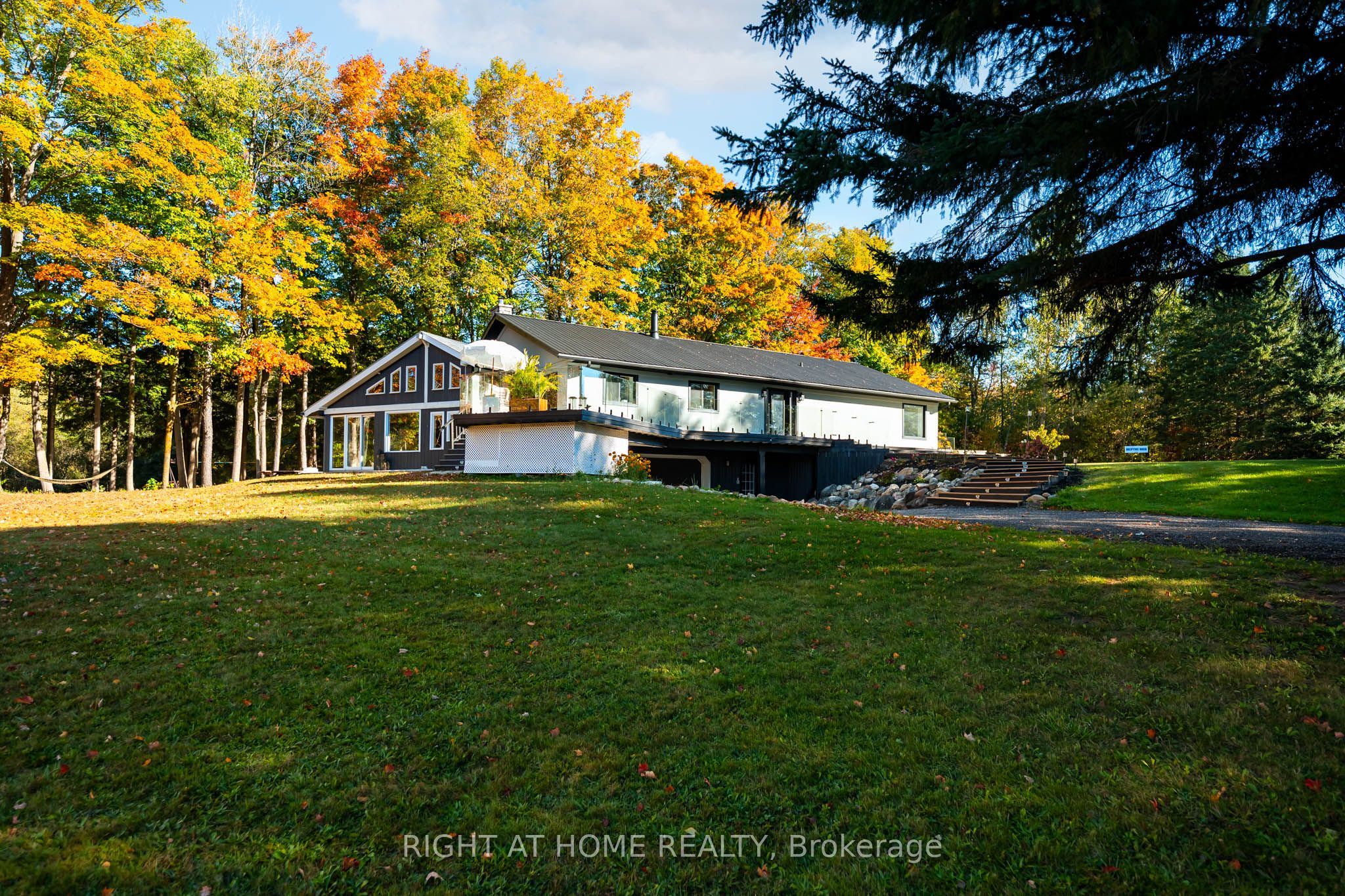 5609 4th Line Property Photo 1