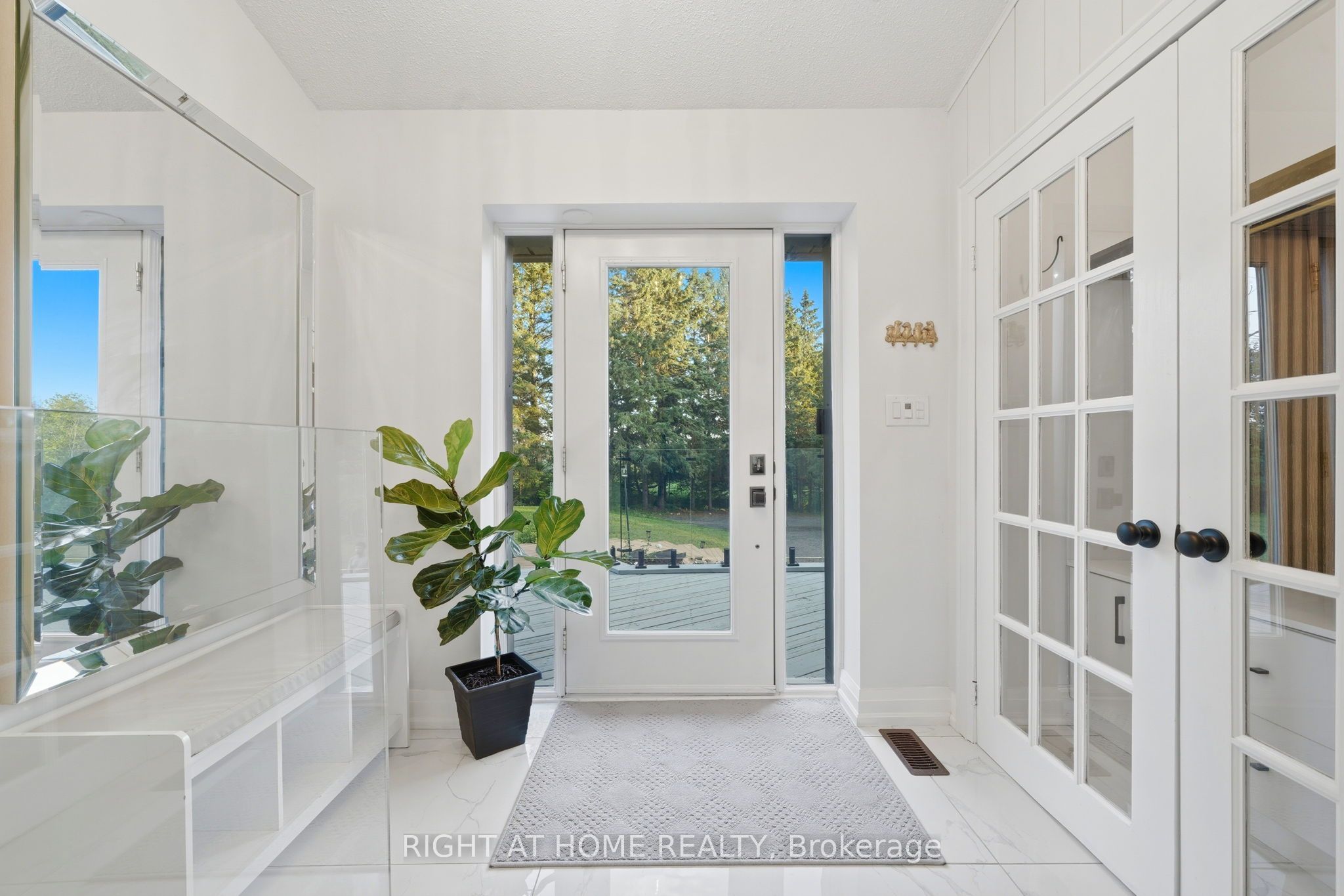5609 4th Line Property Photo 4