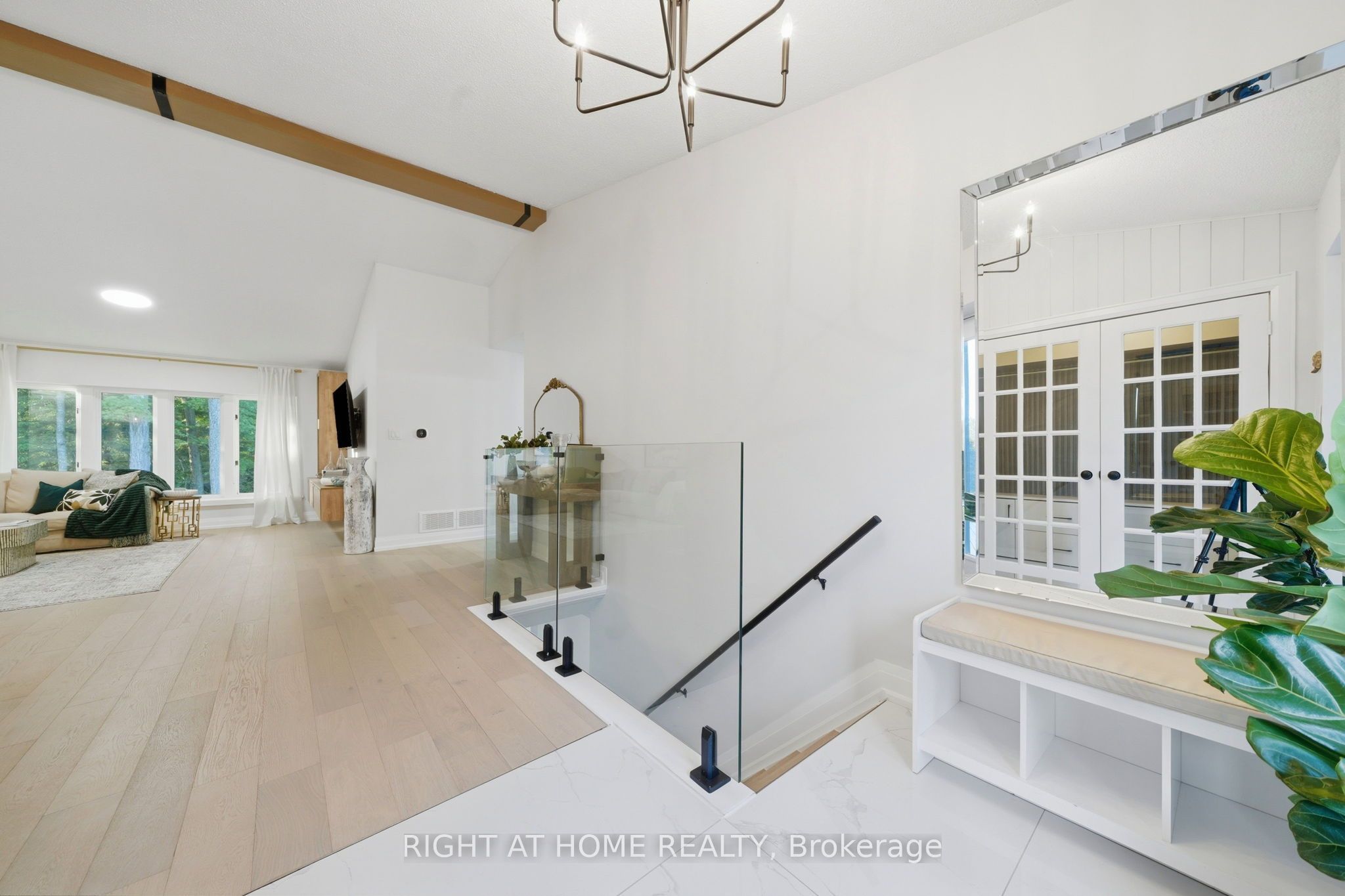 5609 4th Line Property Photo 5