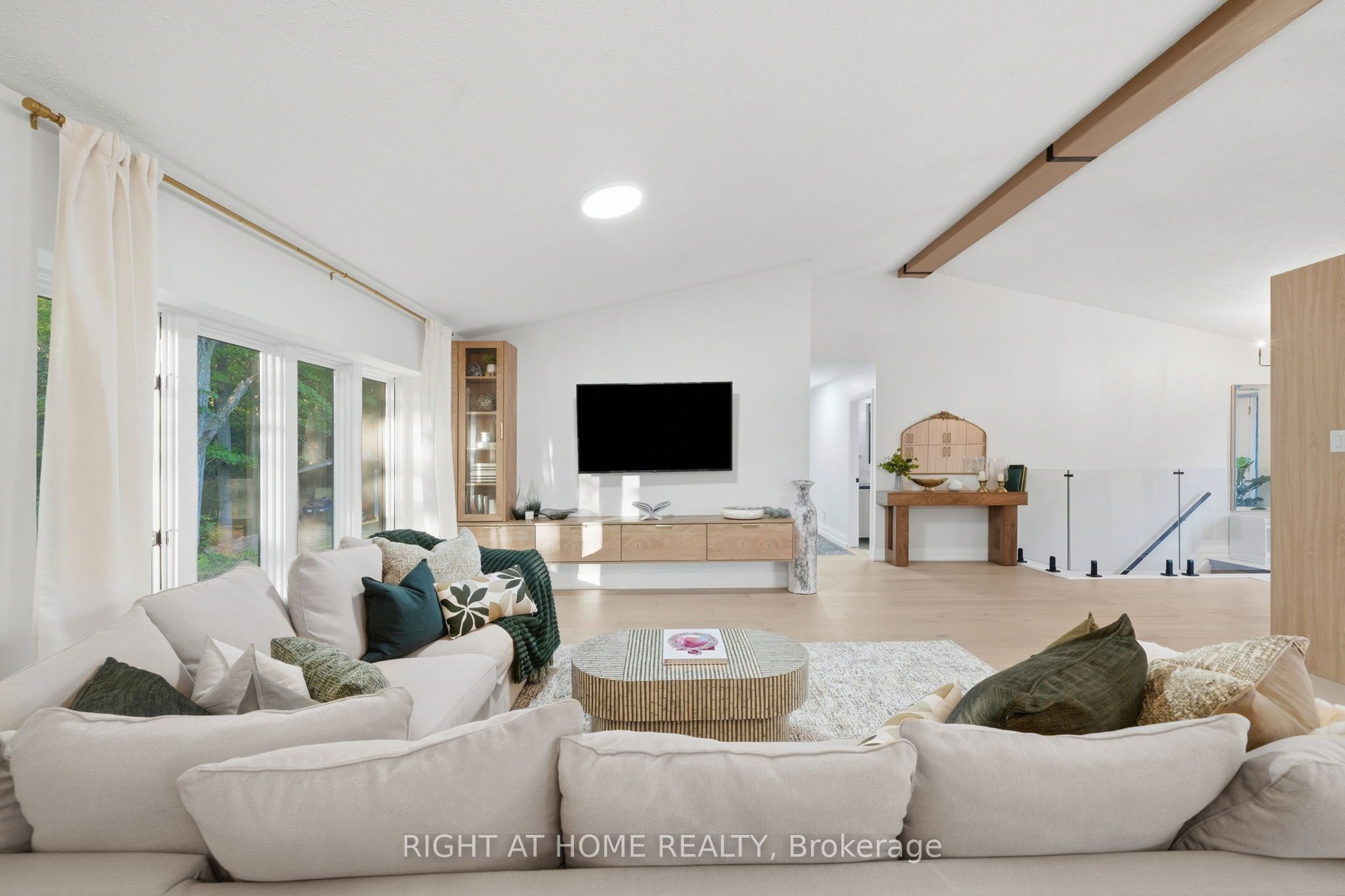5609 4th Line Property Photo 7