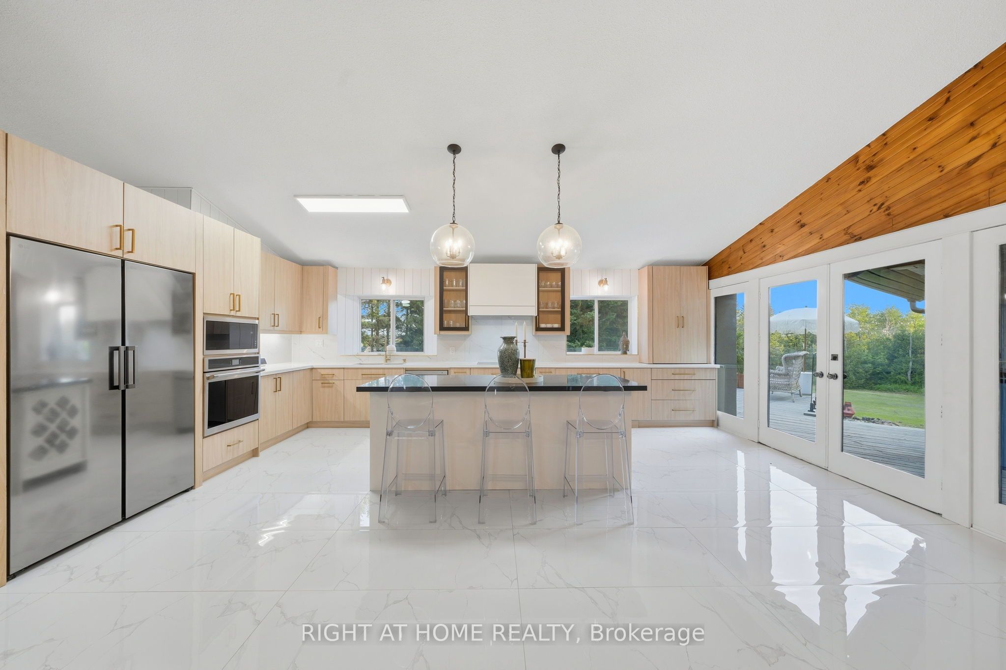5609 4th Line Property Photo 8