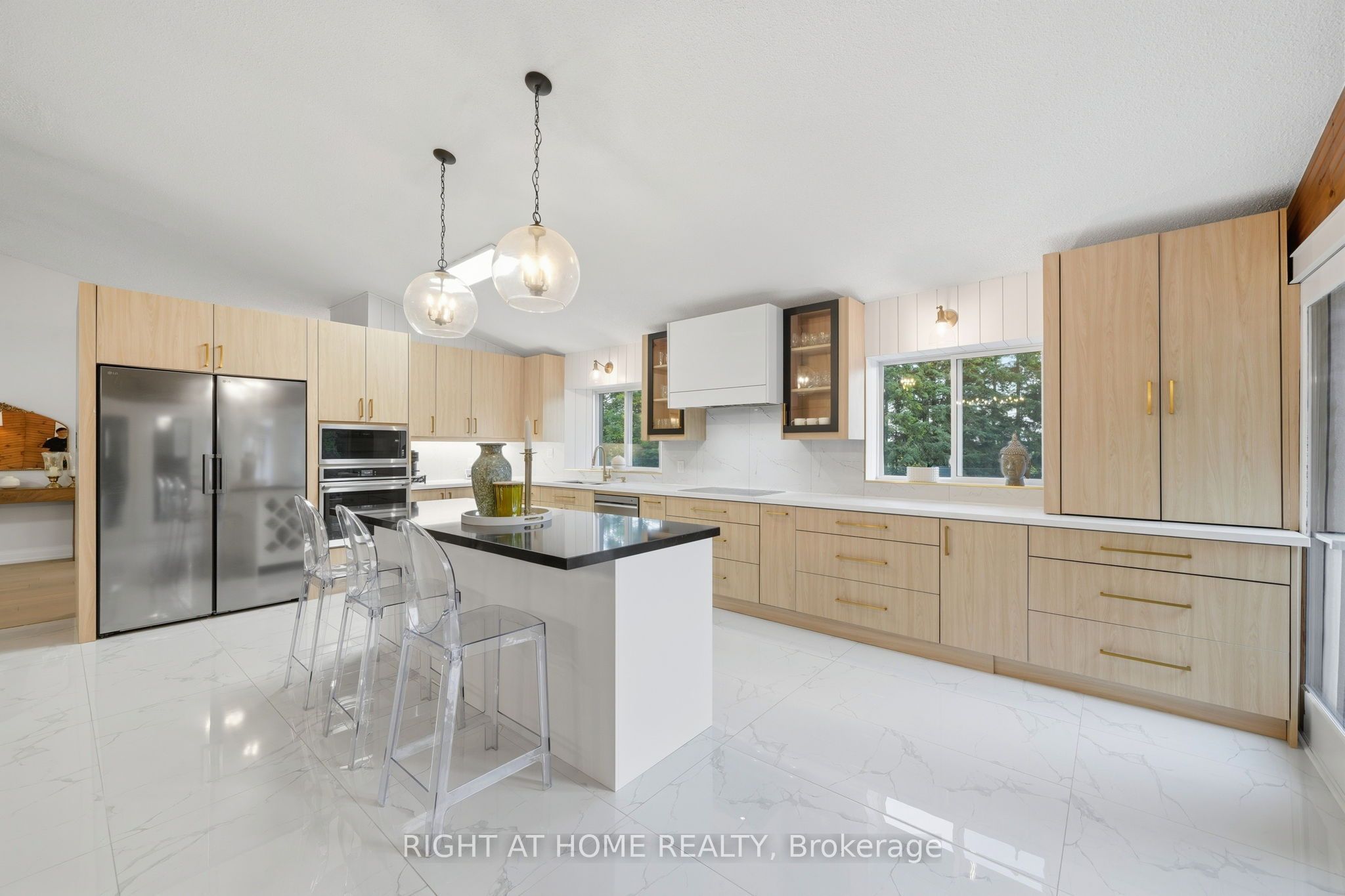 5609 4th Line Property Photo 9