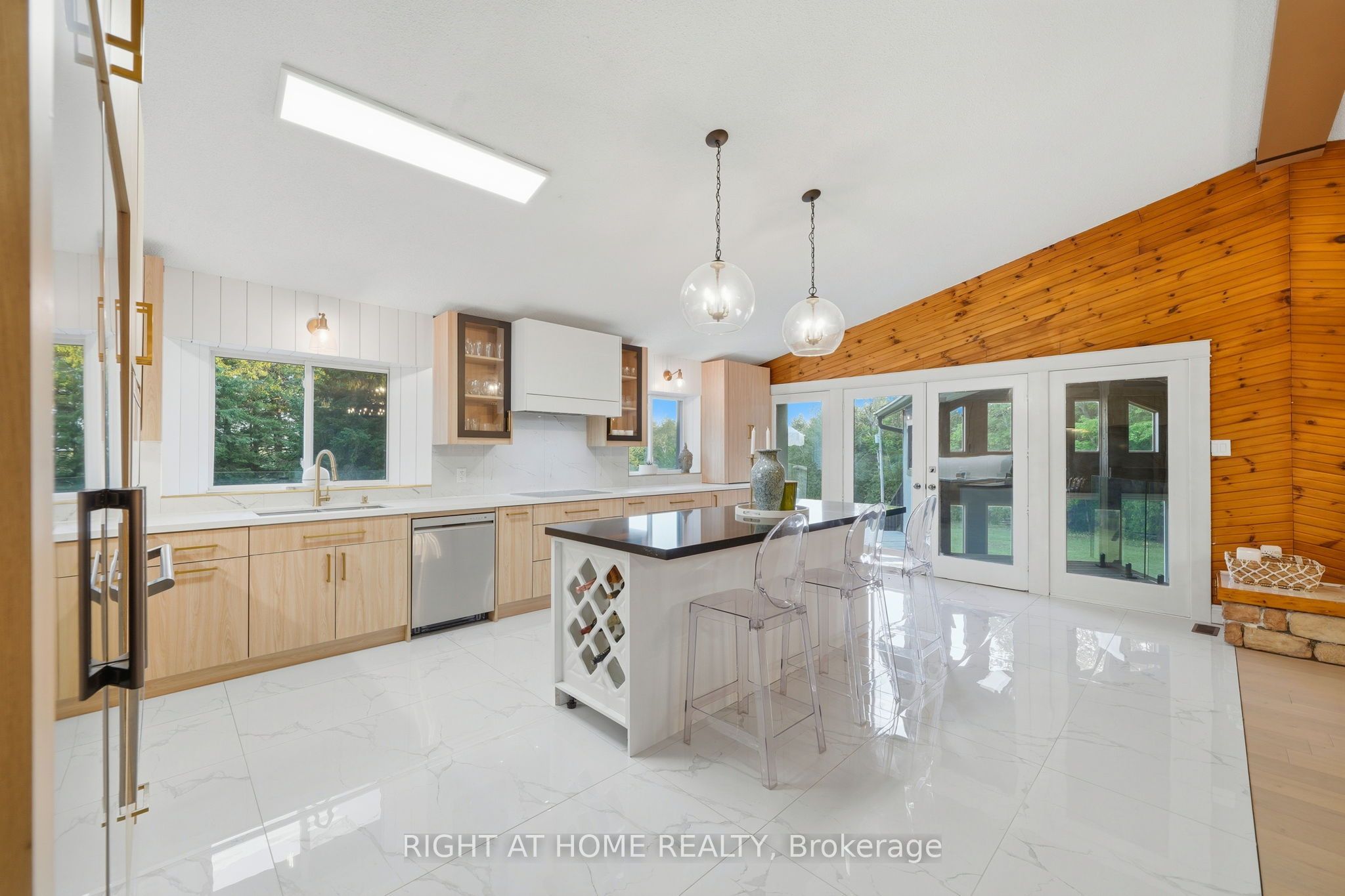 5609 4th Line Property Photo 10