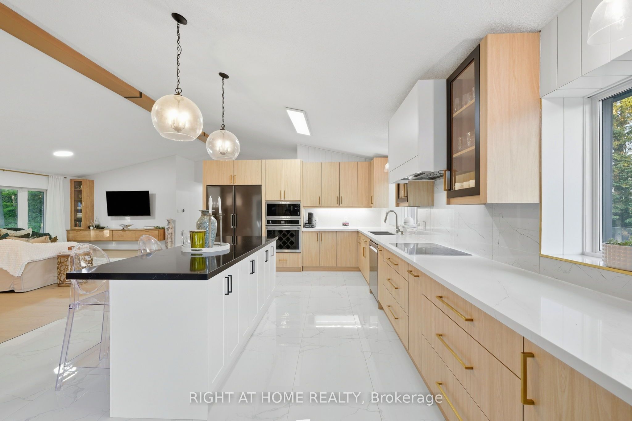 5609 4th Line Property Photo 11