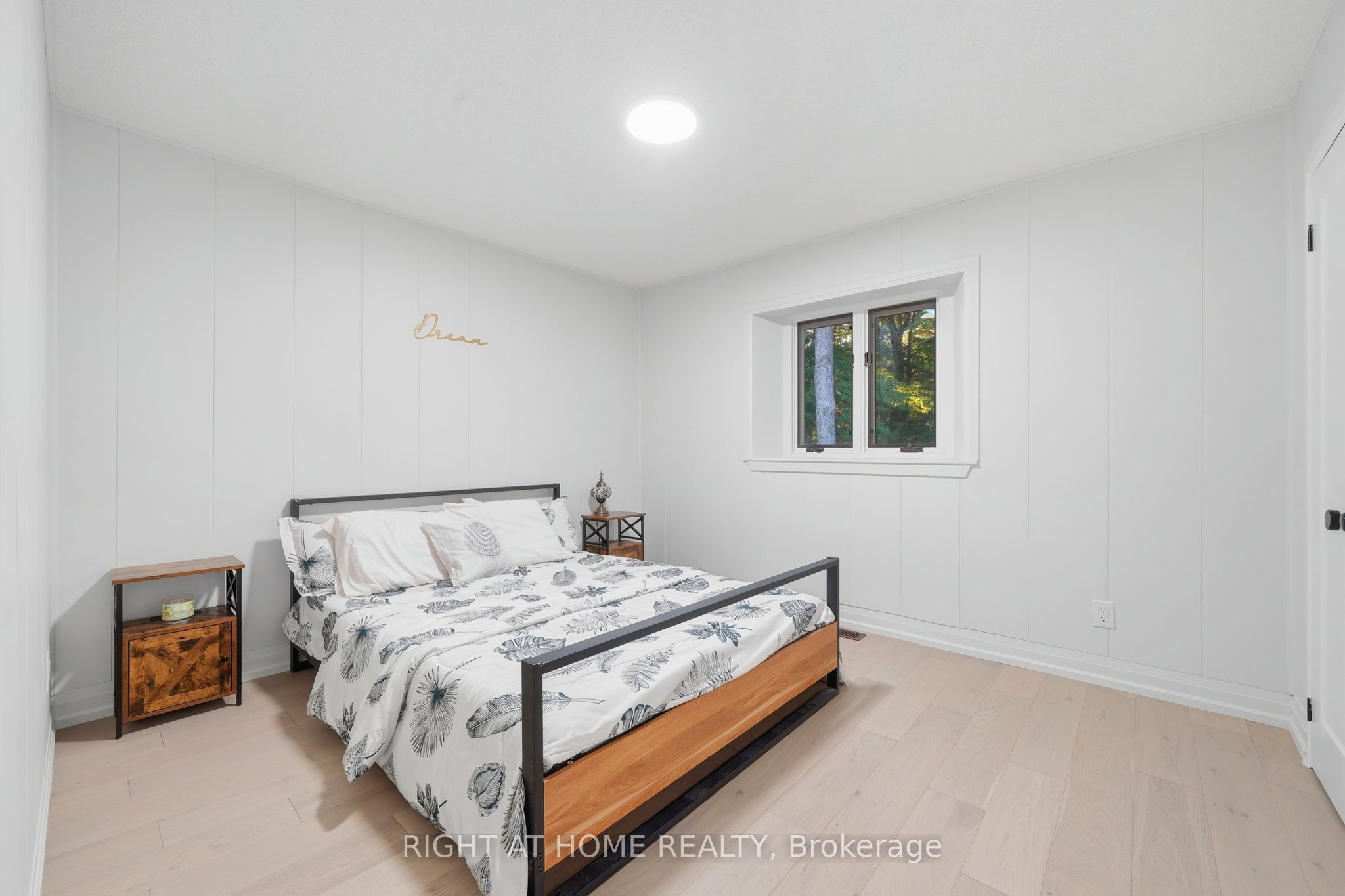 5609 4th Line Property Photo 14