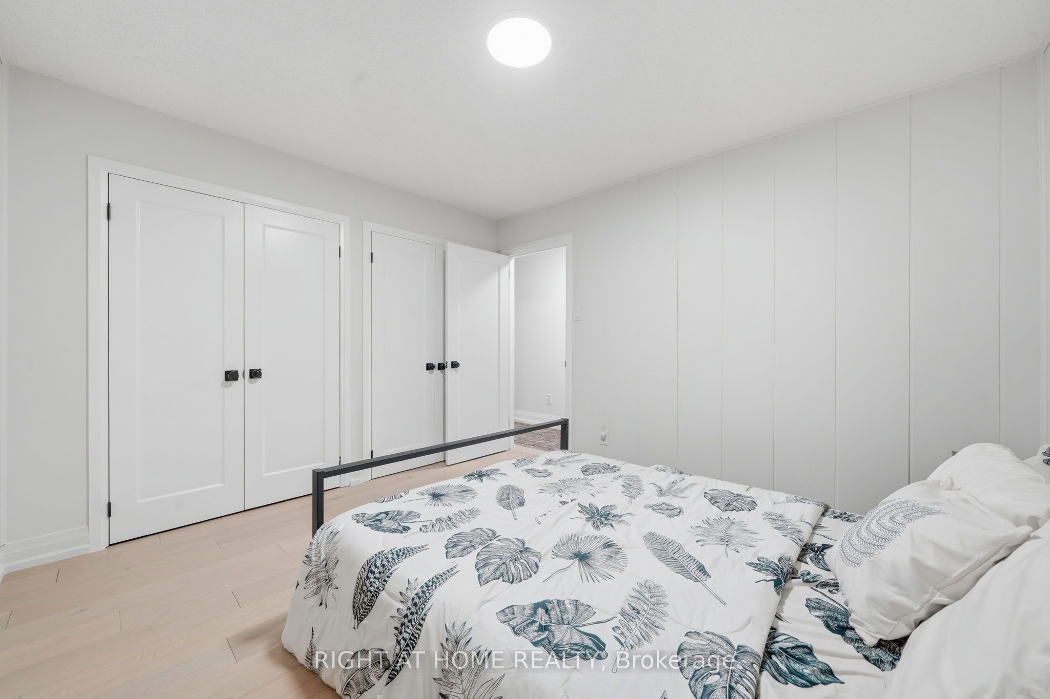5609 4th Line Property Photo 15
