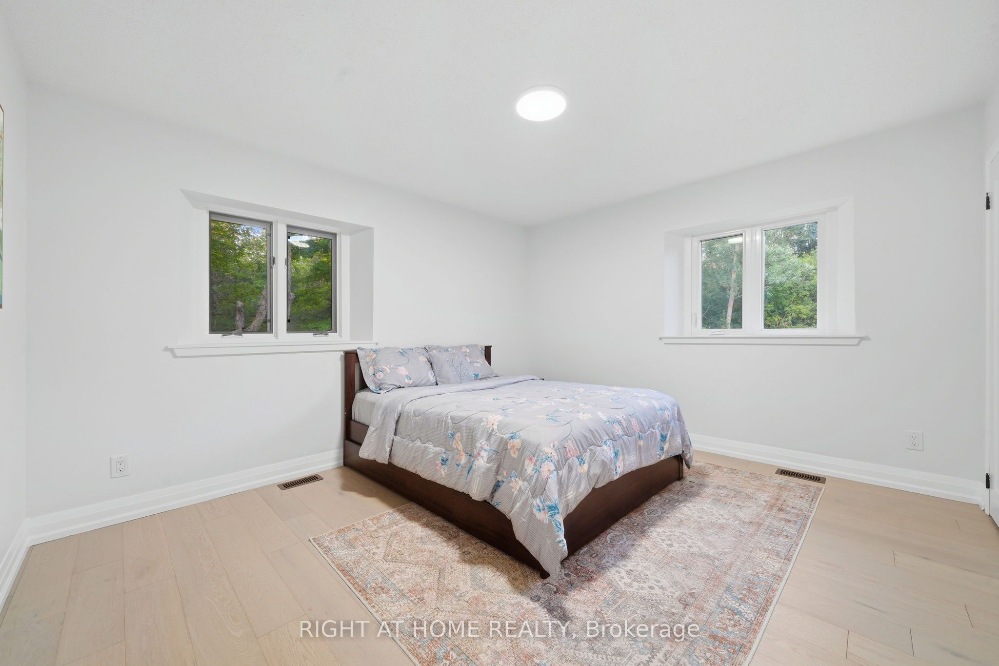 5609 4th Line Property Photo 16