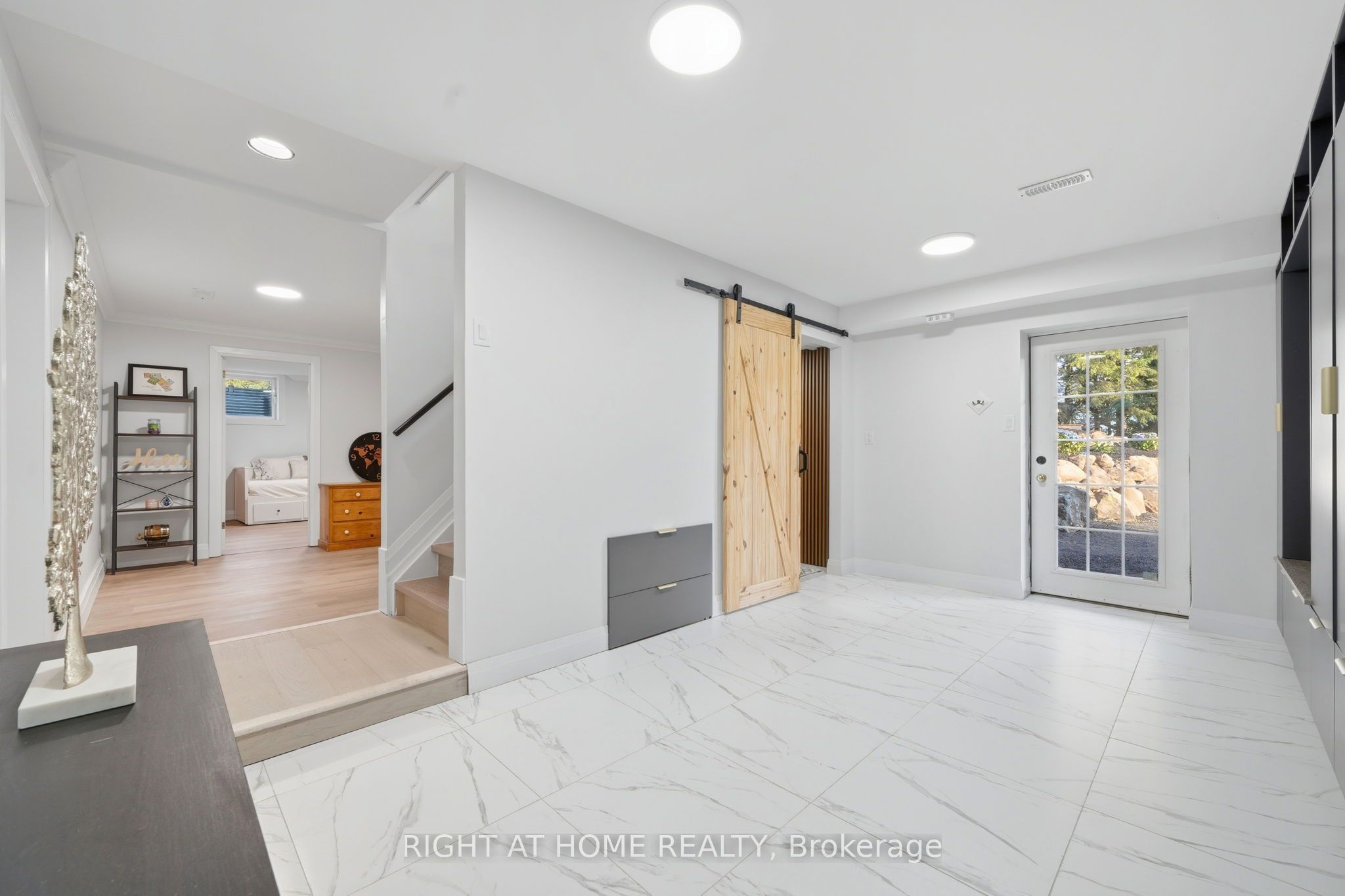 5609 4th Line Property Photo 22