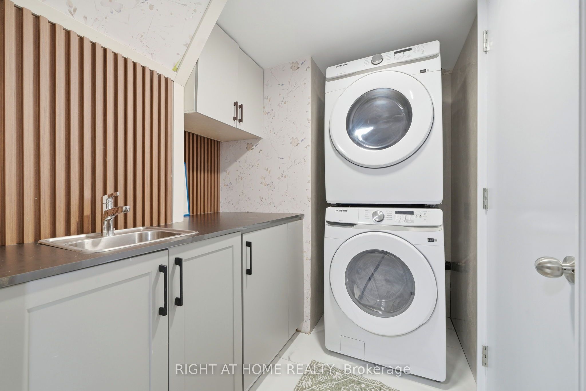 5609 4th Line Property Photo 24
