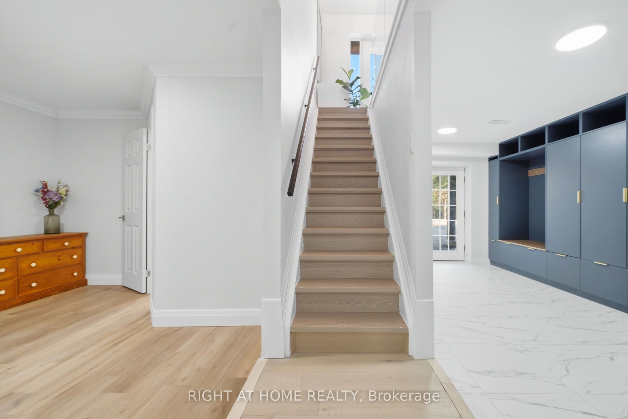 5609 4th Line Property Photo 25