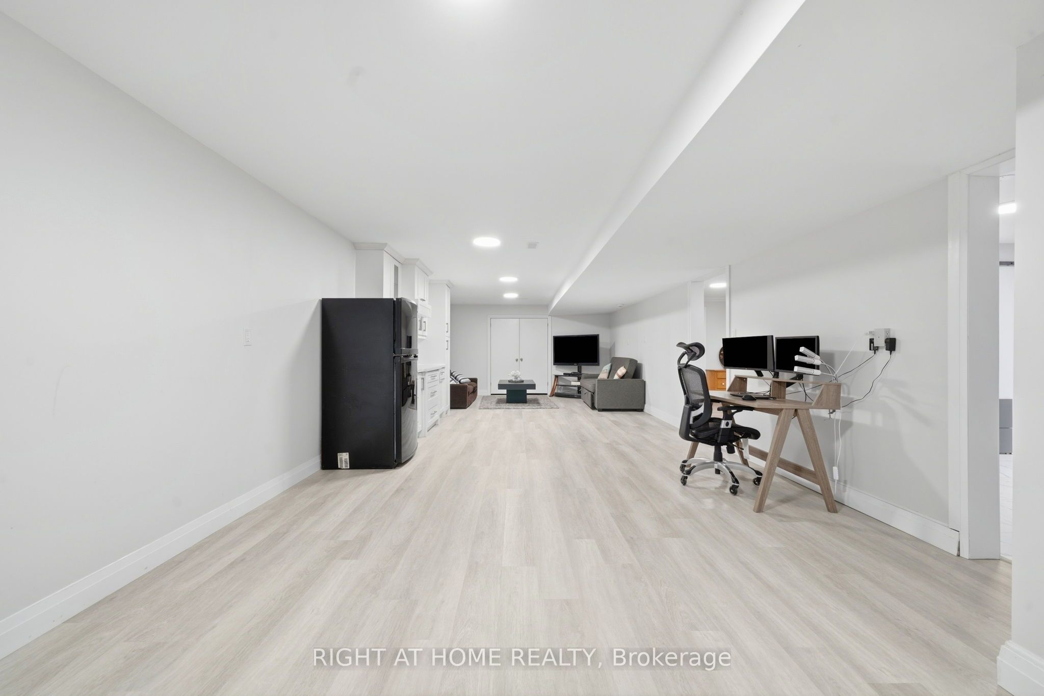 5609 4th Line Property Photo 27
