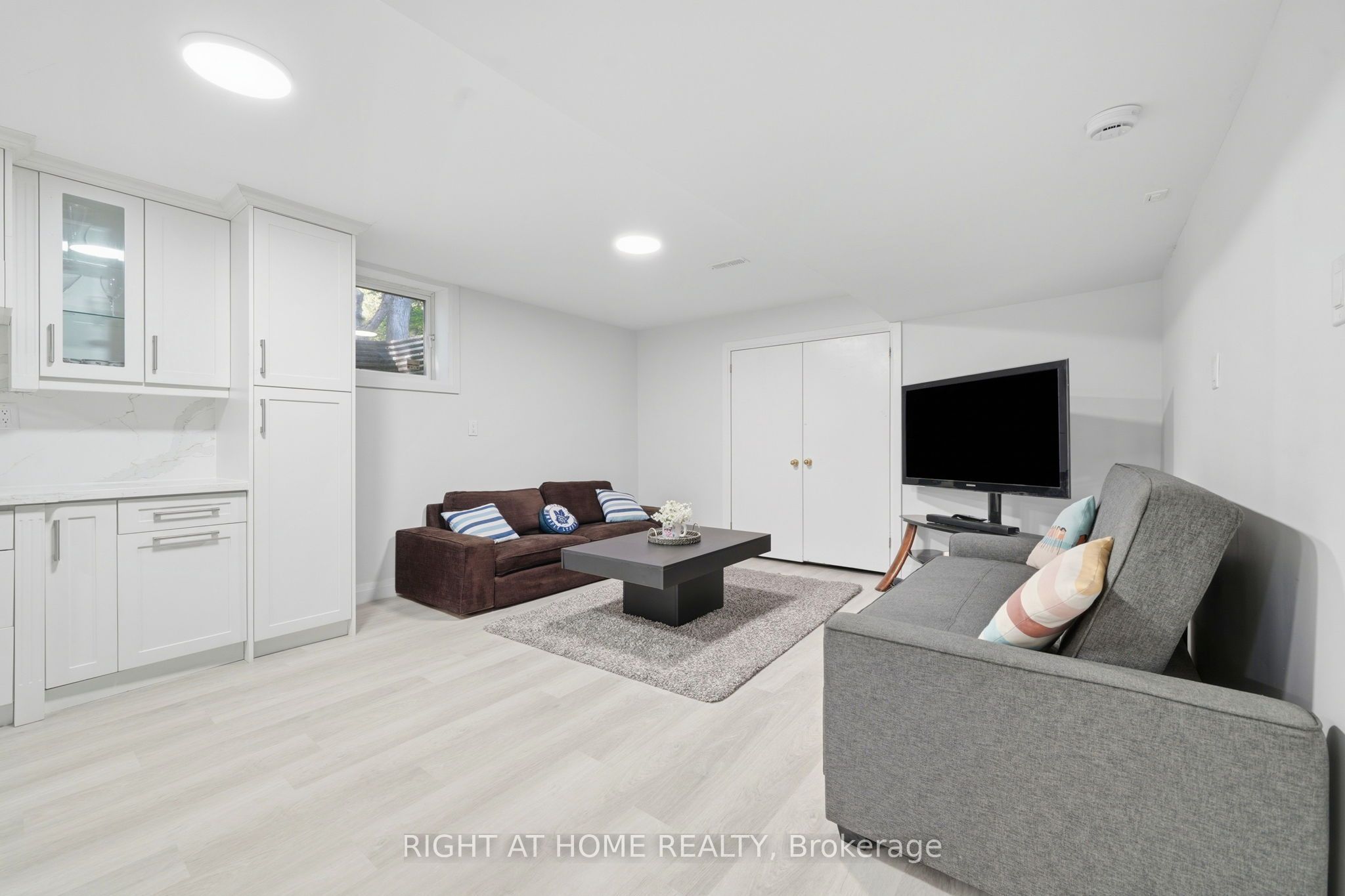 5609 4th Line Property Photo 28