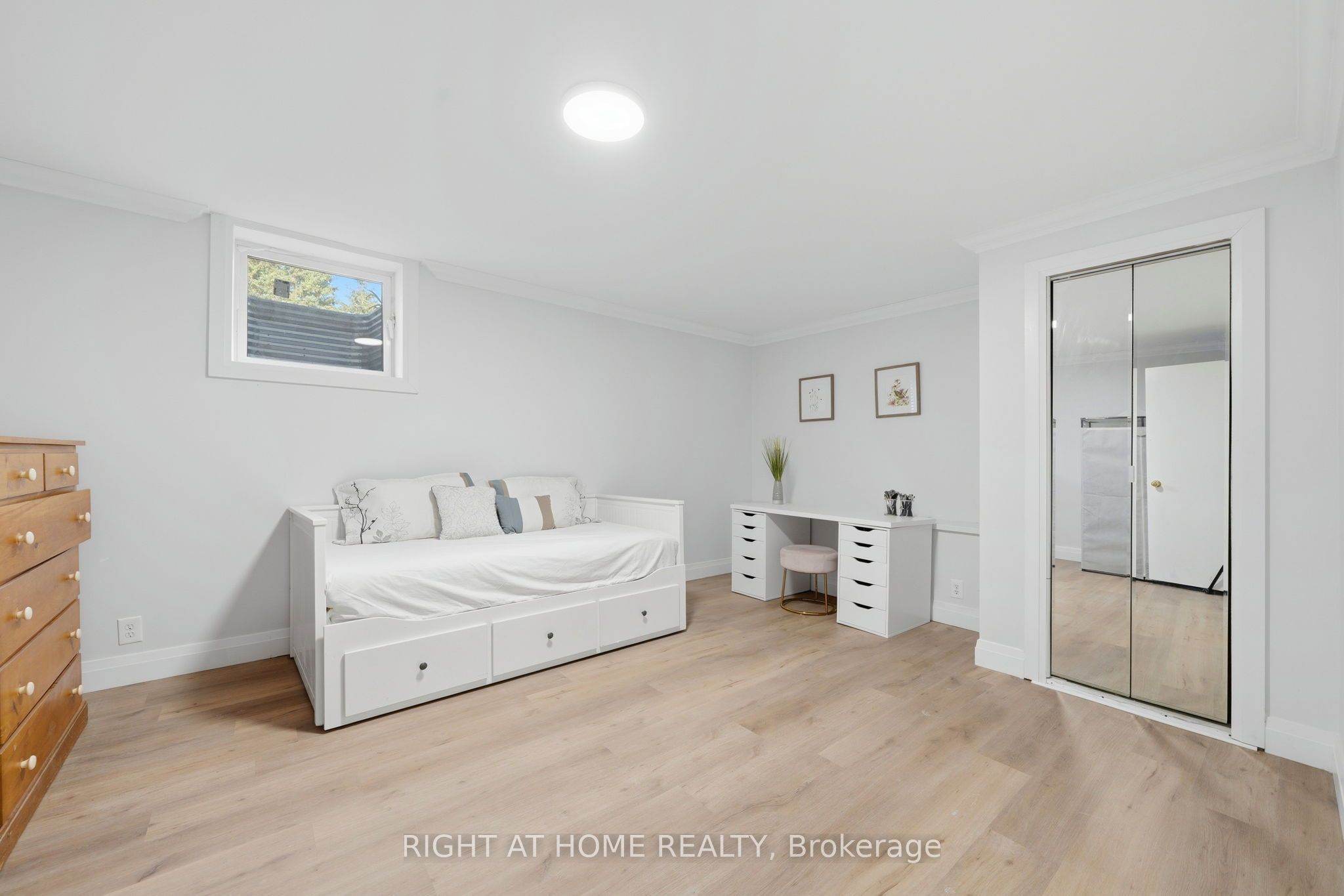 5609 4th Line Property Photo 30