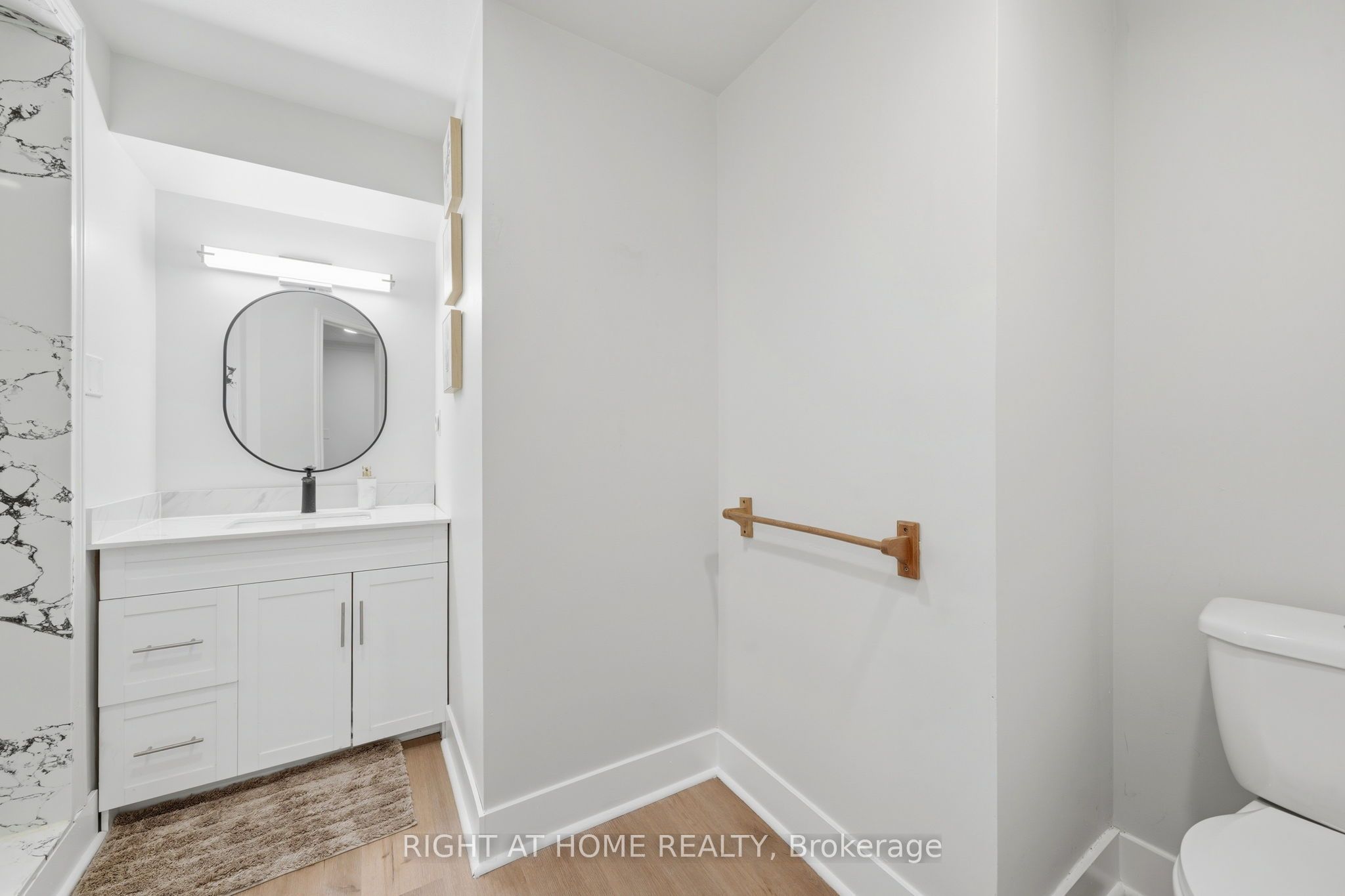 5609 4th Line Property Photo 31