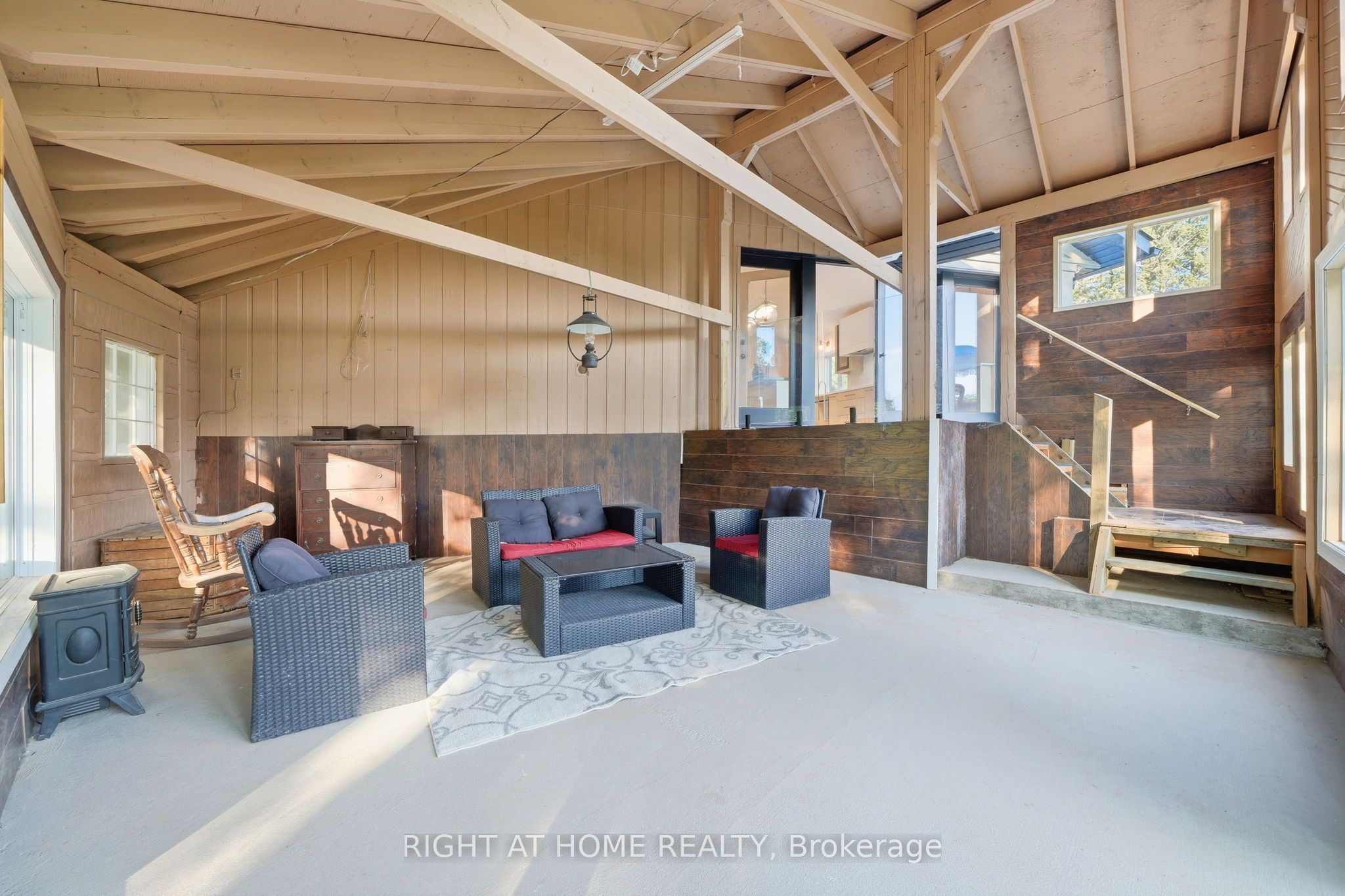 5609 4th Line Property Photo 33