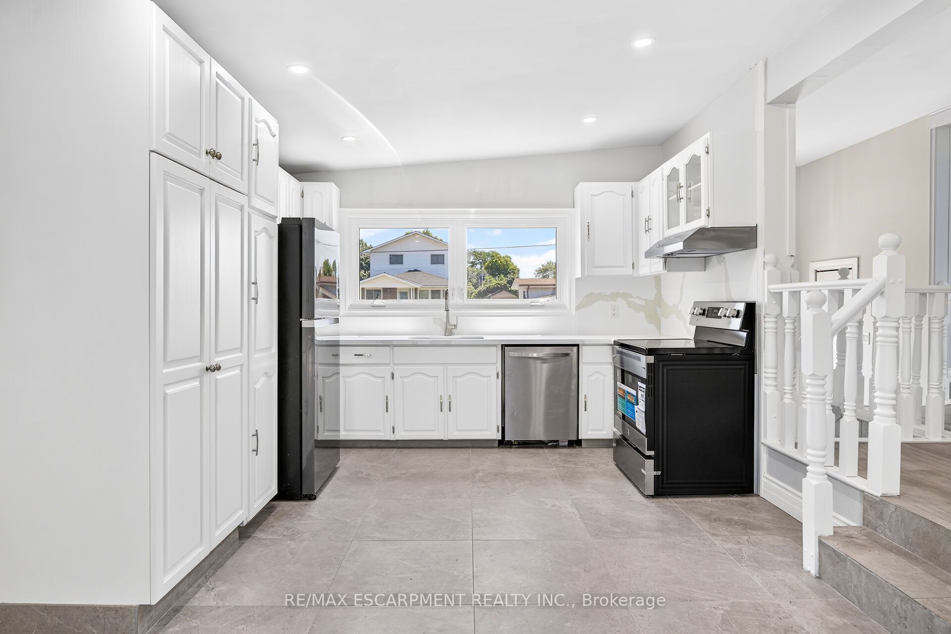 96 Fielding Crescent Property Photo 8