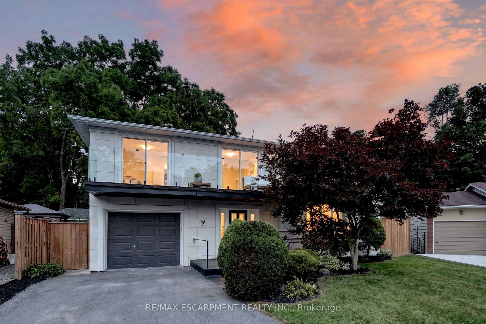 9 Leslie Drive Property Photo 1