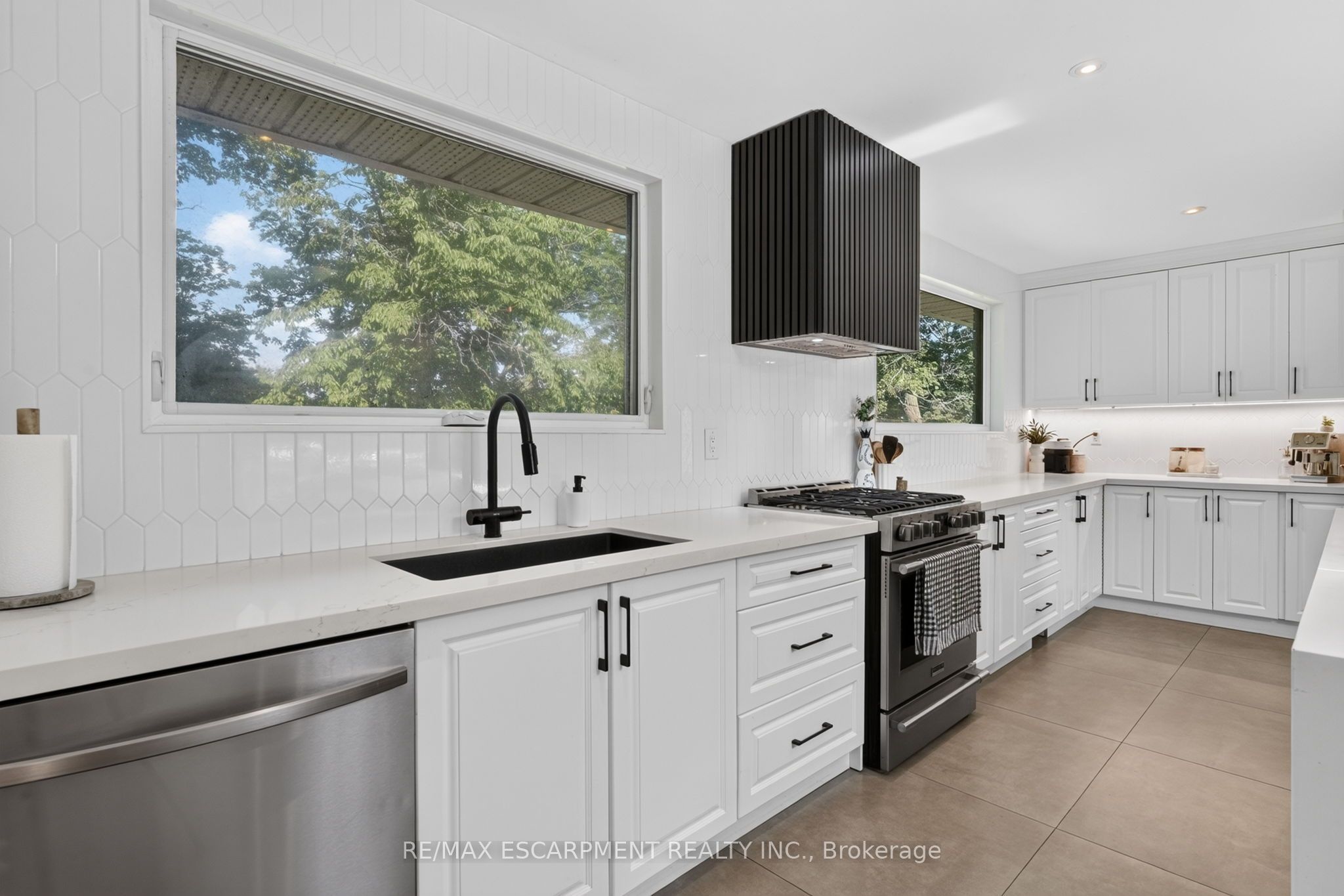 9 Leslie Drive Property Photo 15