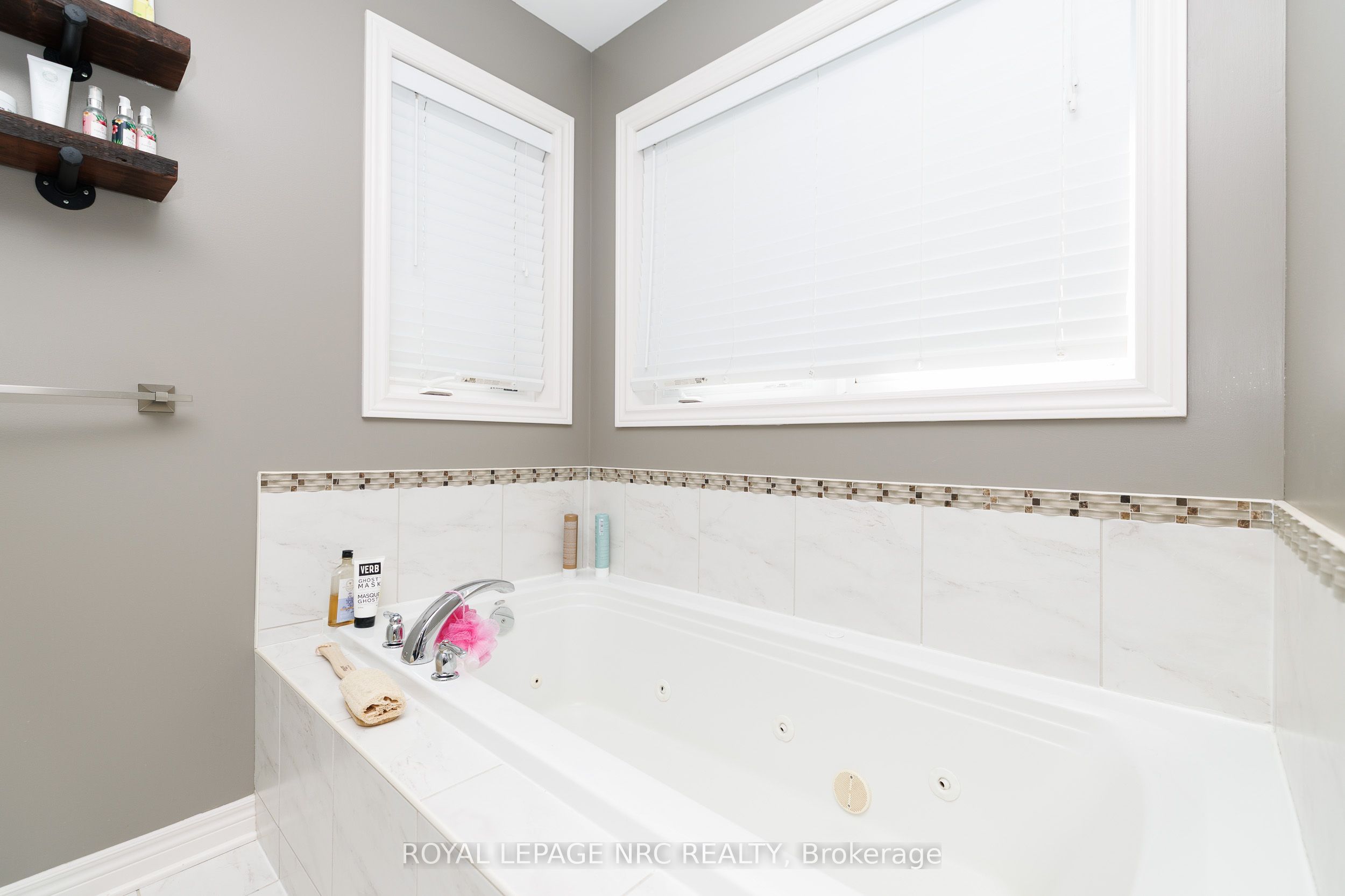 12 Wilfrid Laurier Crescent Property Photo 23