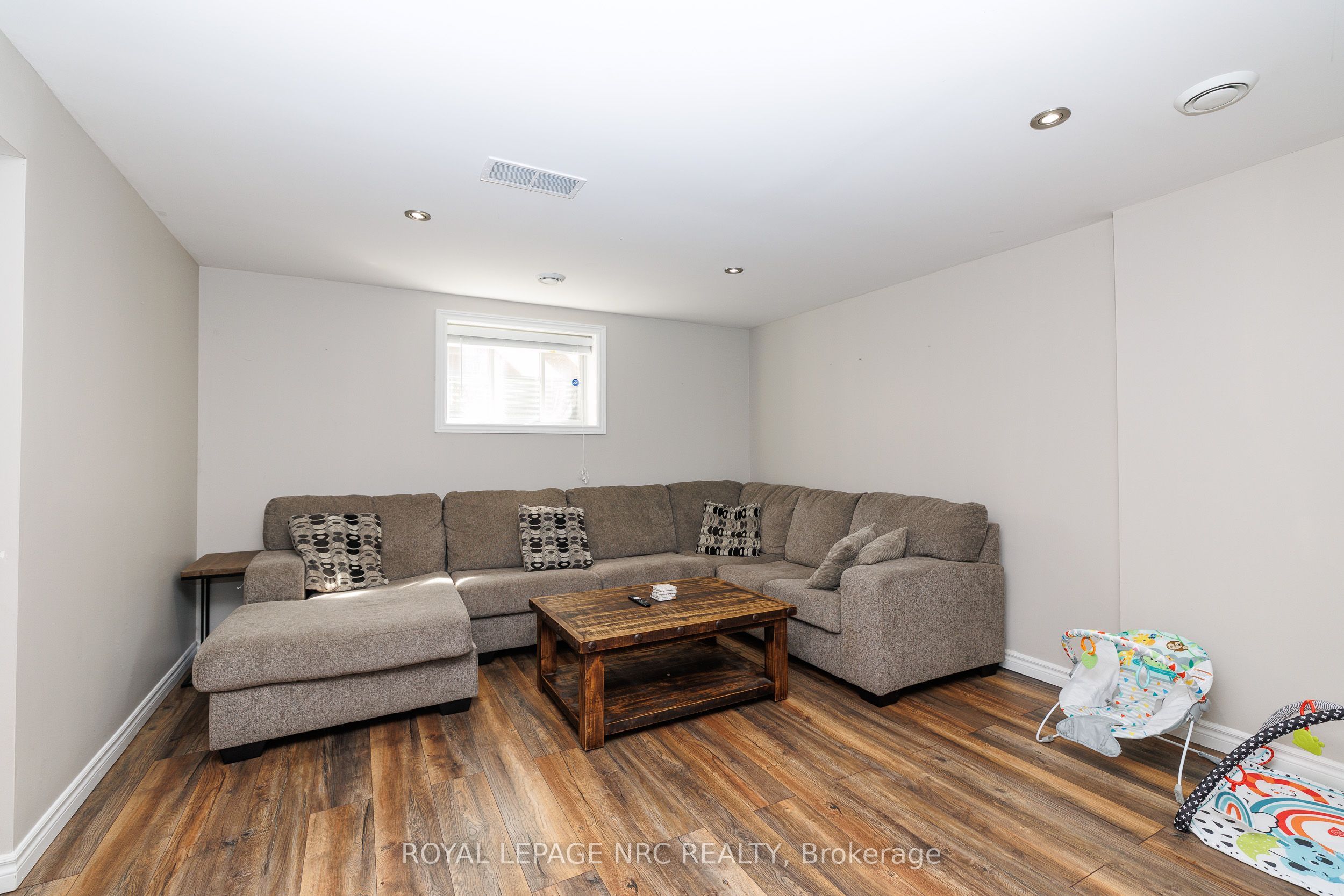 12 Wilfrid Laurier Crescent Property Photo 32