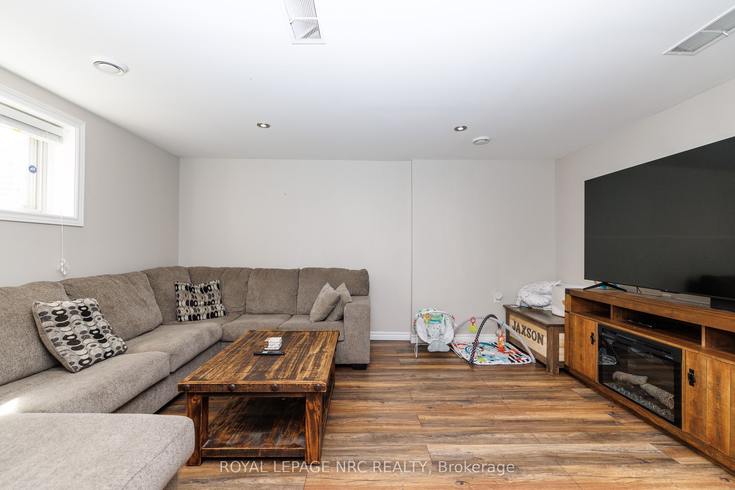 12 Wilfrid Laurier Crescent Property Photo 33