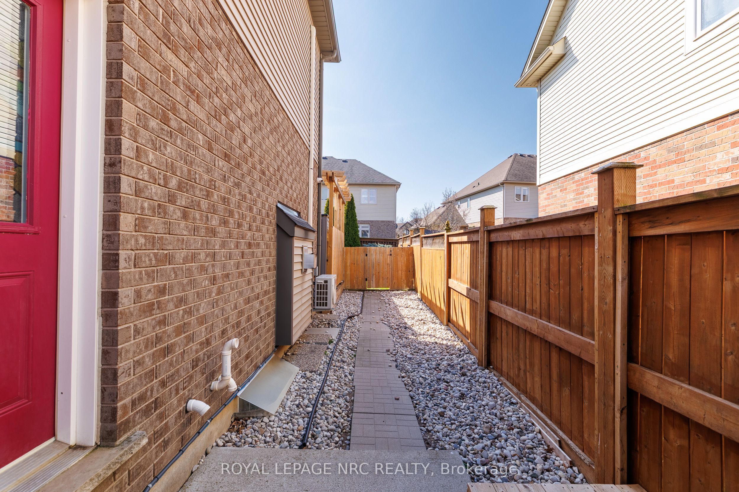 12 Wilfrid Laurier Crescent Property Photo 37