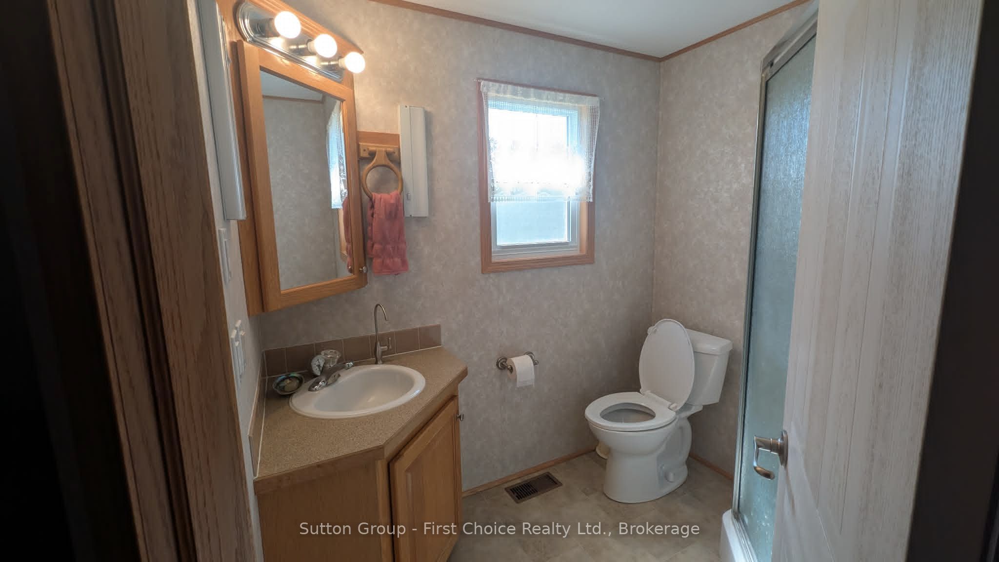 1 25 Thames Road Property Photo 9