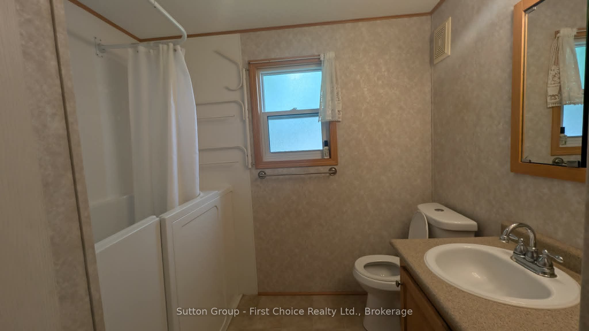 1 25 Thames Road Property Photo 10