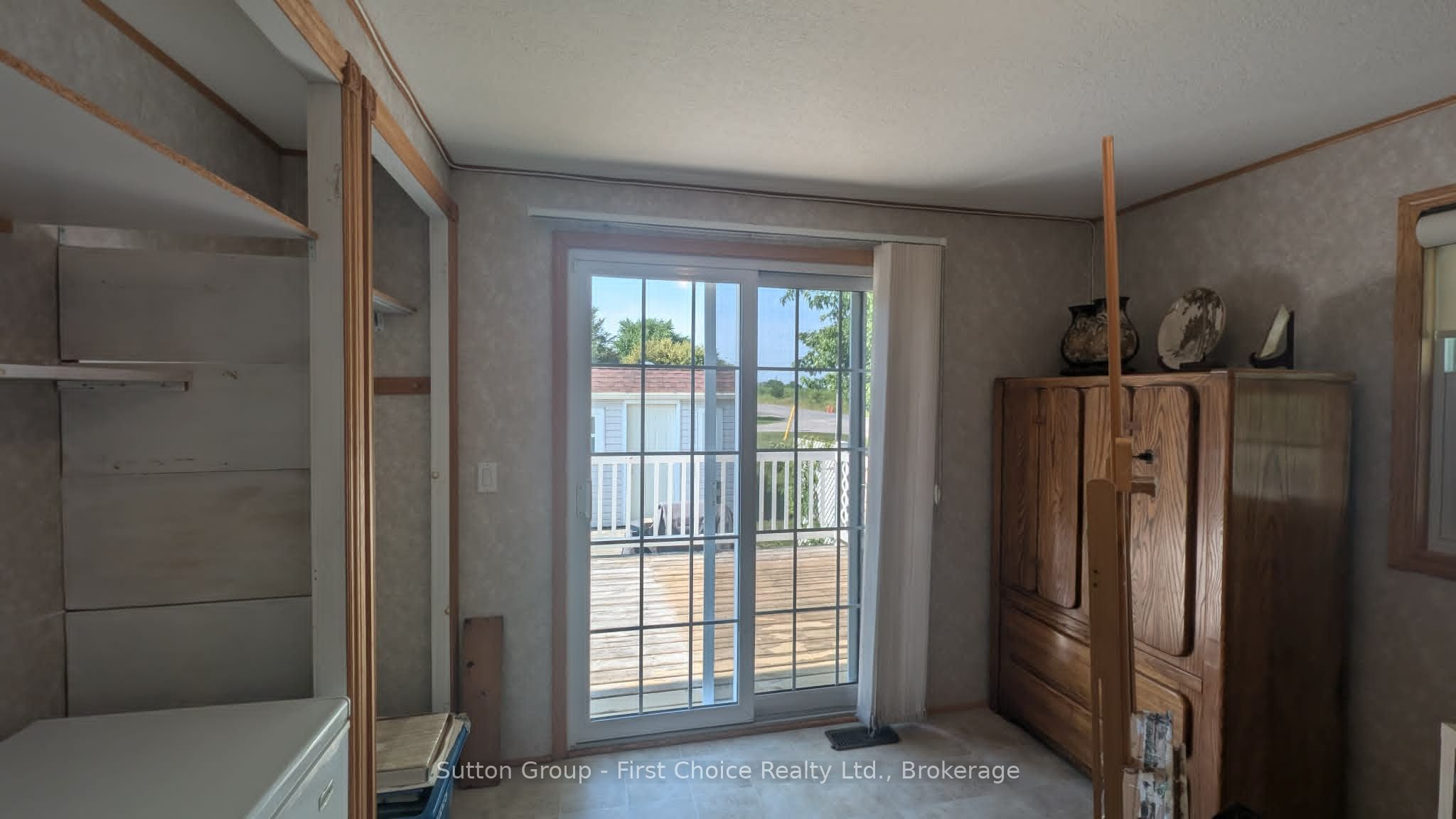 1 25 Thames Road Property Photo 12