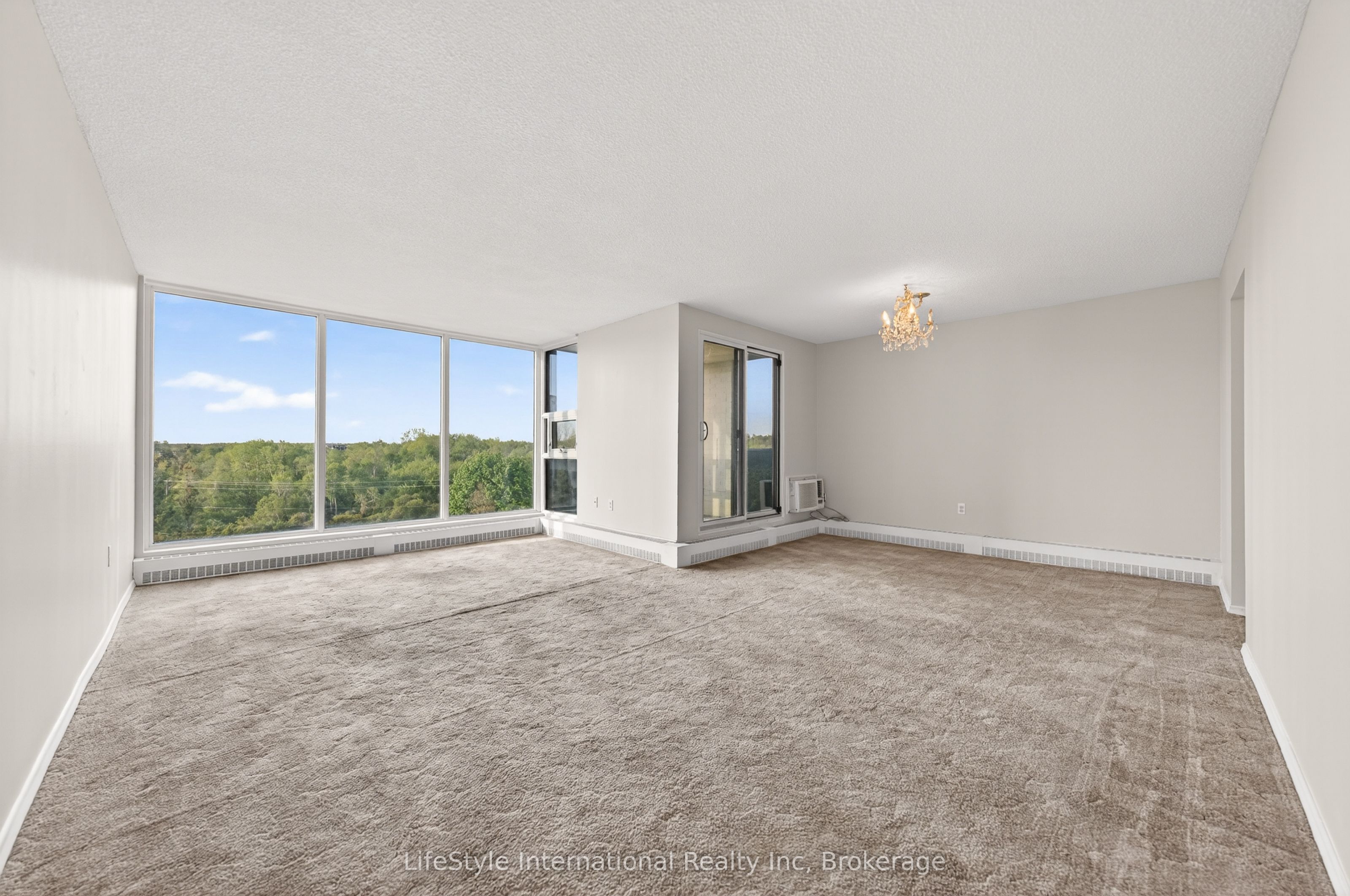 19 Woodlawn Road E 512 Property Photo 1