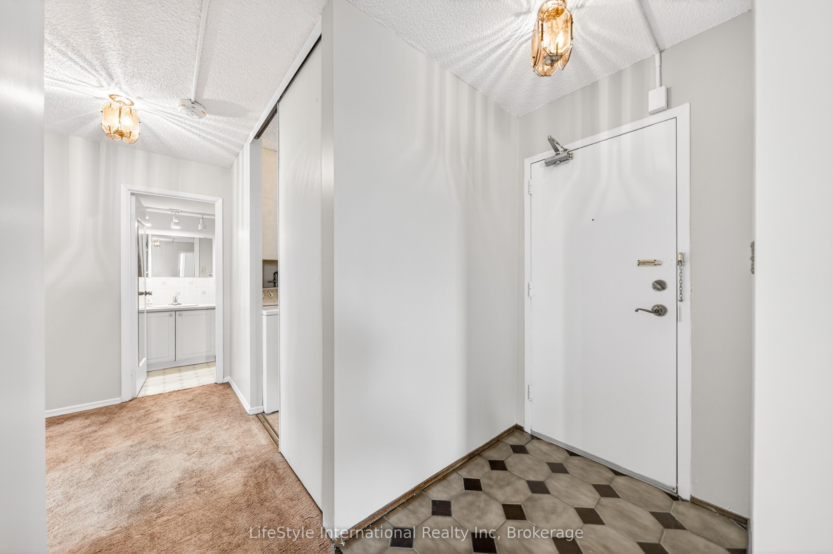 19 Woodlawn Road E 512 Property Photo 8